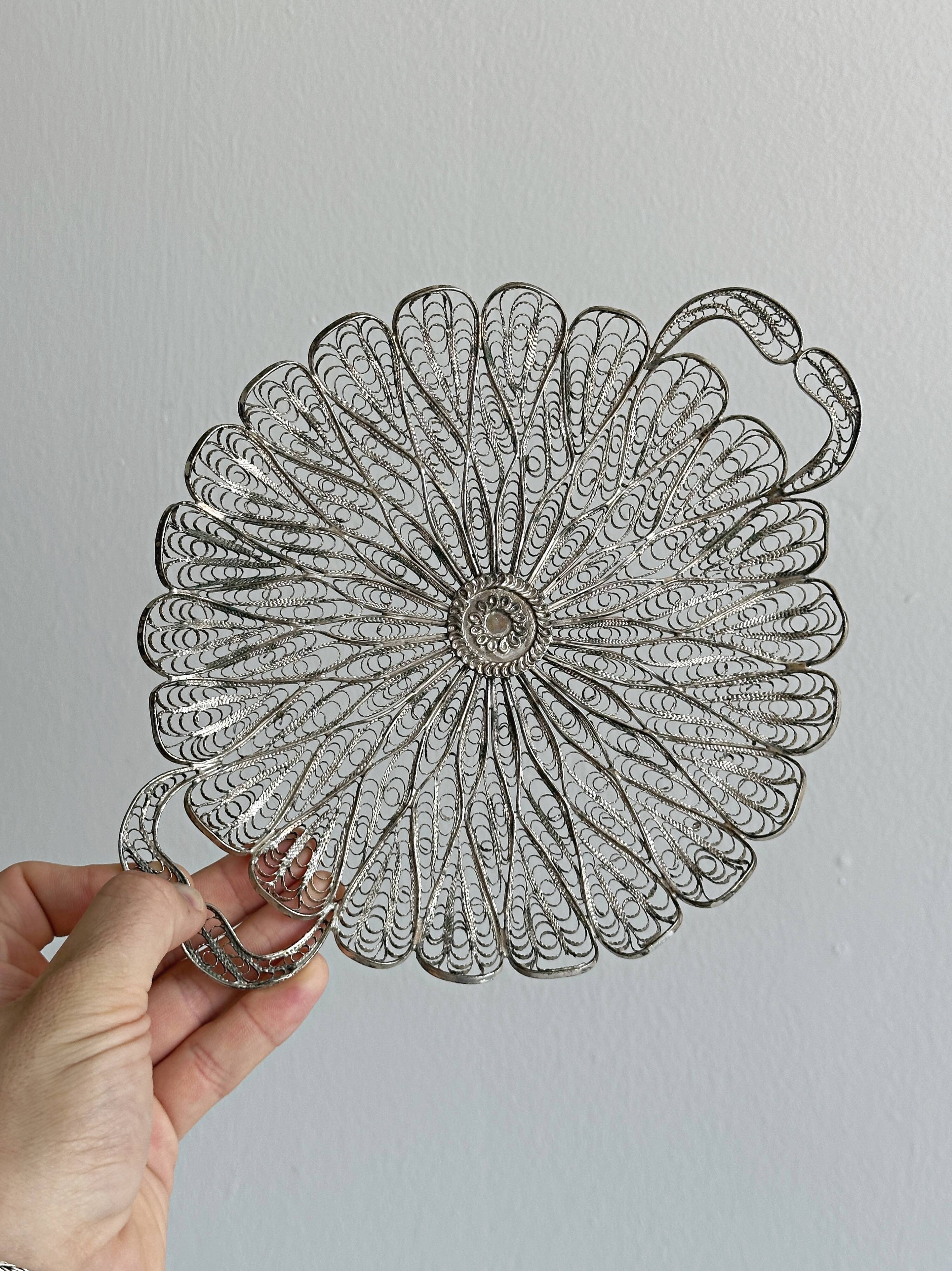 Filigree plateau in silver-plated openwork metal