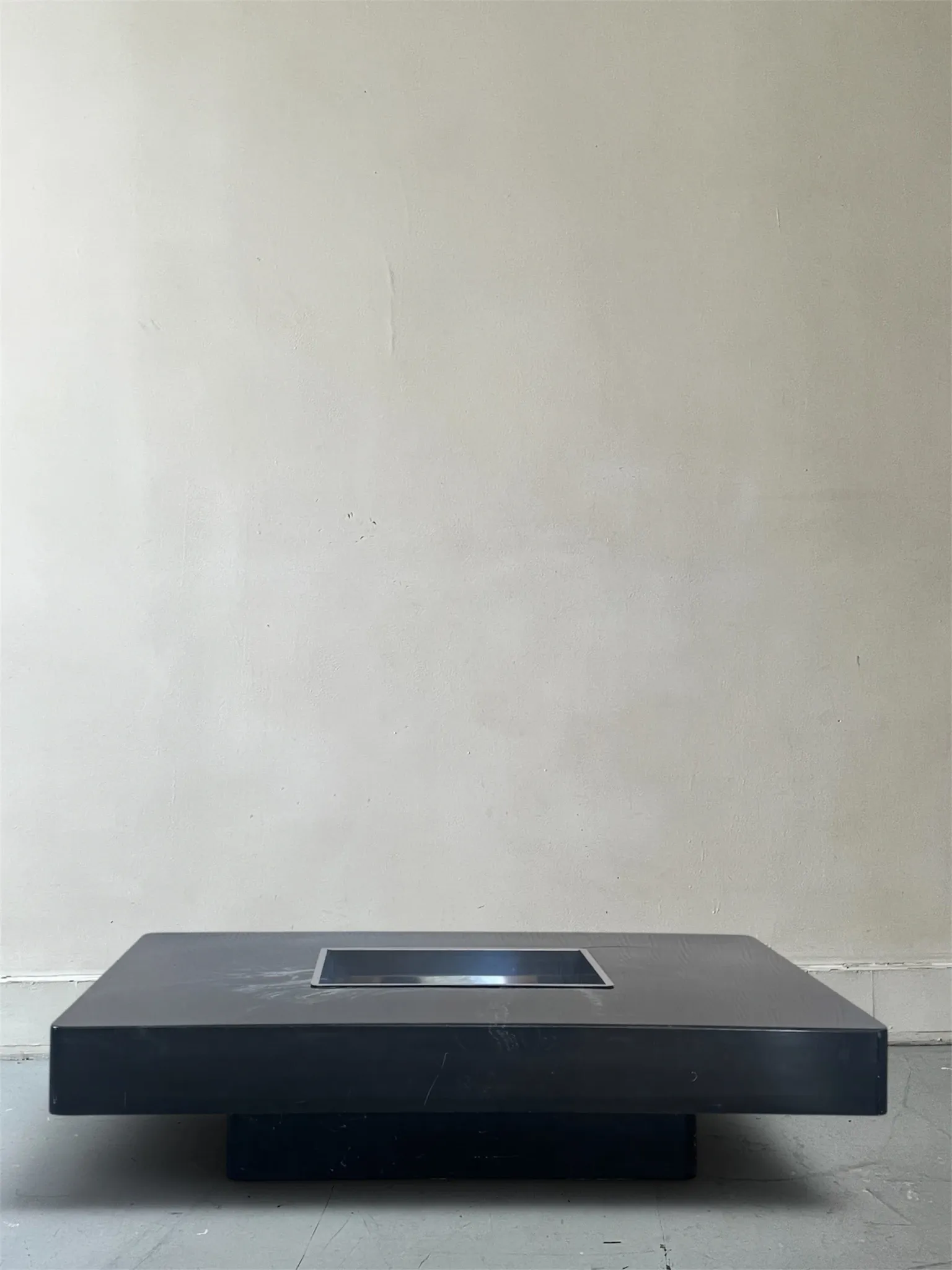 Black and blue marble coffee table with chrome base, designed by Willy Rizzo.