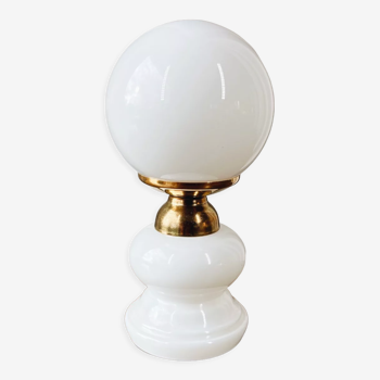 Lampe en opaline blanche