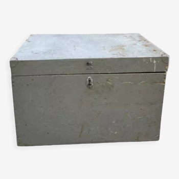 Wooden workshop chest with compartments