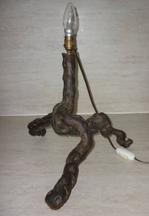 Lampe brutaliste en cep de vigne et abat jour corde ou tissu vintage