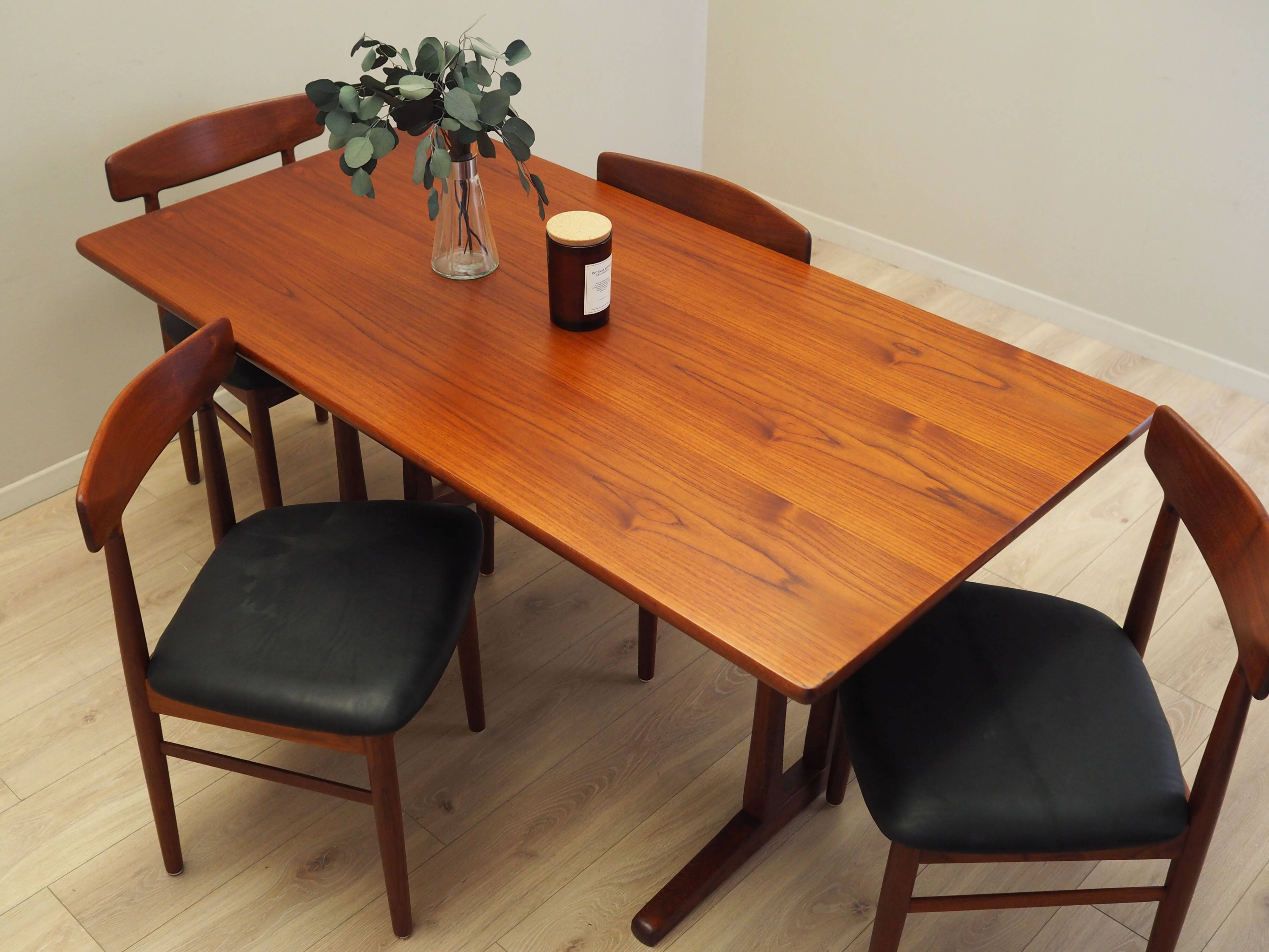 Table danoise en teck par Børge Mogensen pour FDB, années 1960