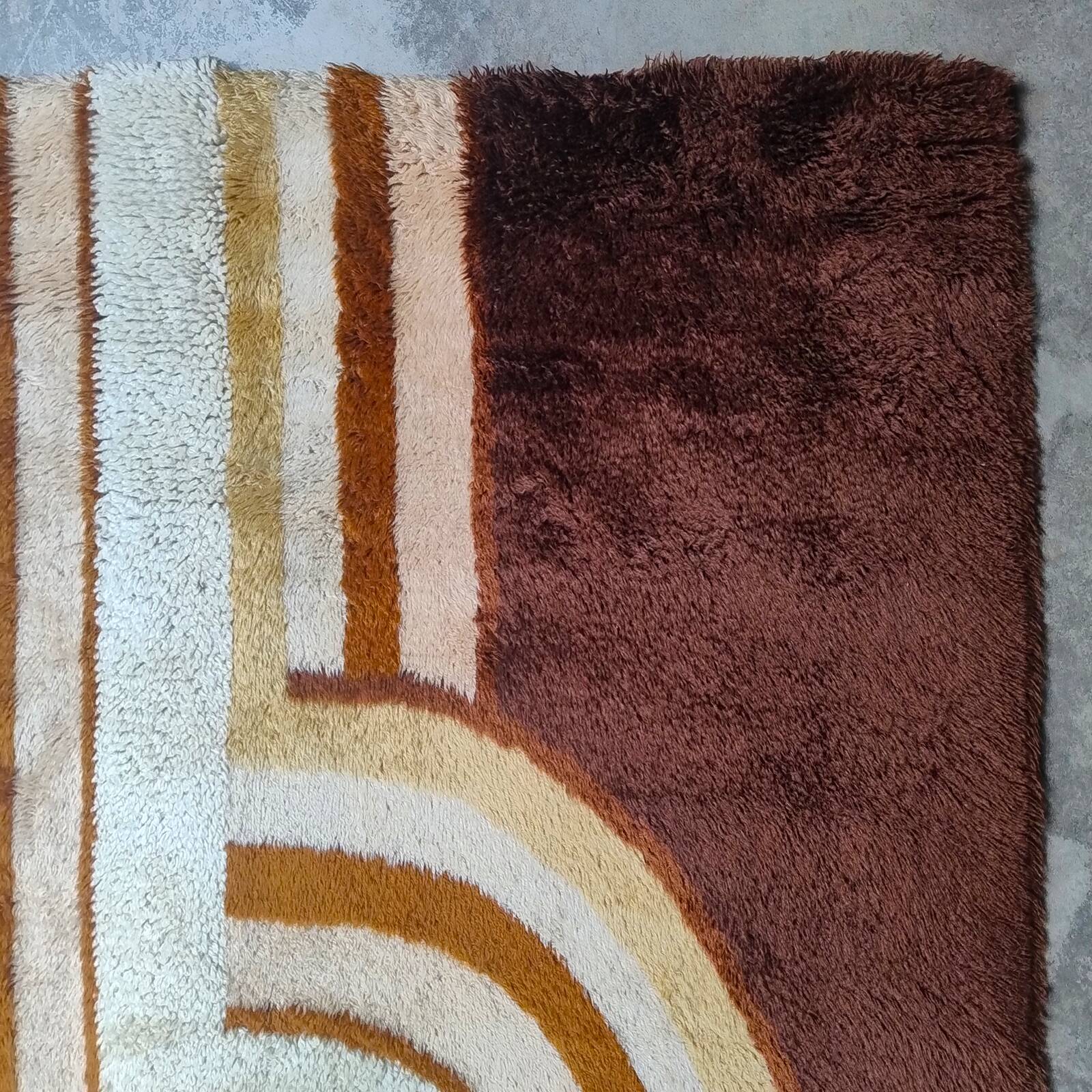 1970s Museum-Grade Avant-Garde Wool Rug The Epithet of Space Age Luxury. Ma