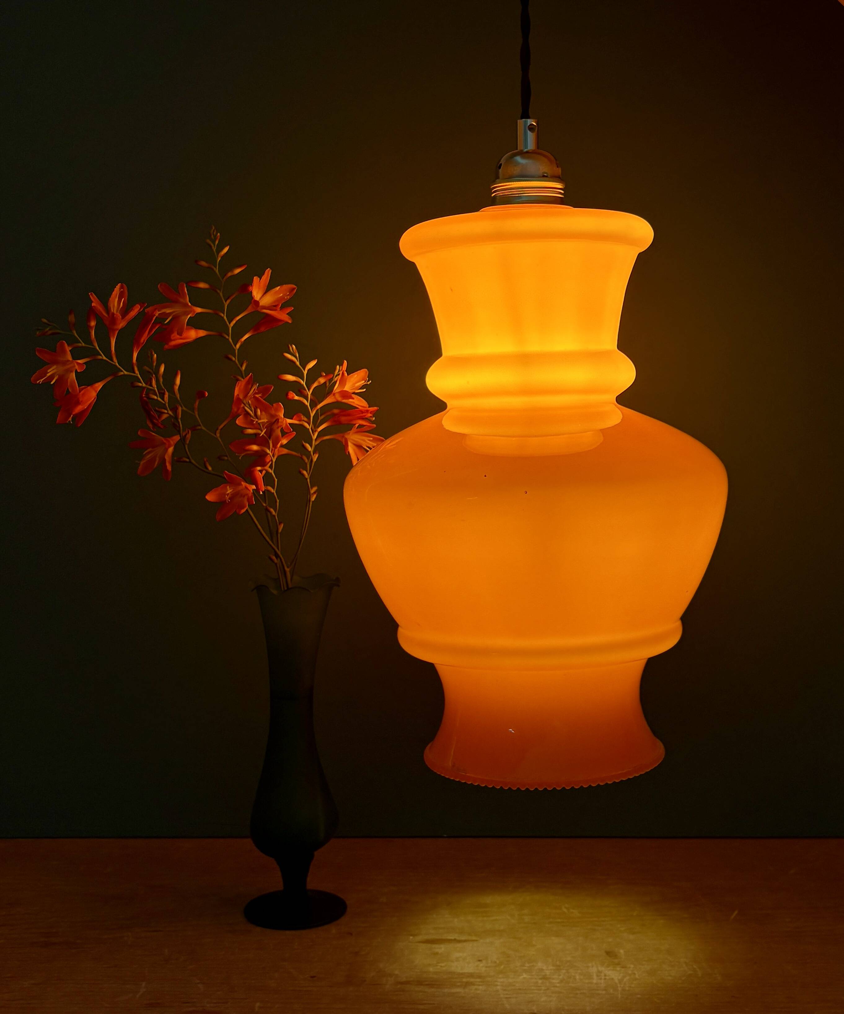 Suspension globe vintage XL en opaline orange