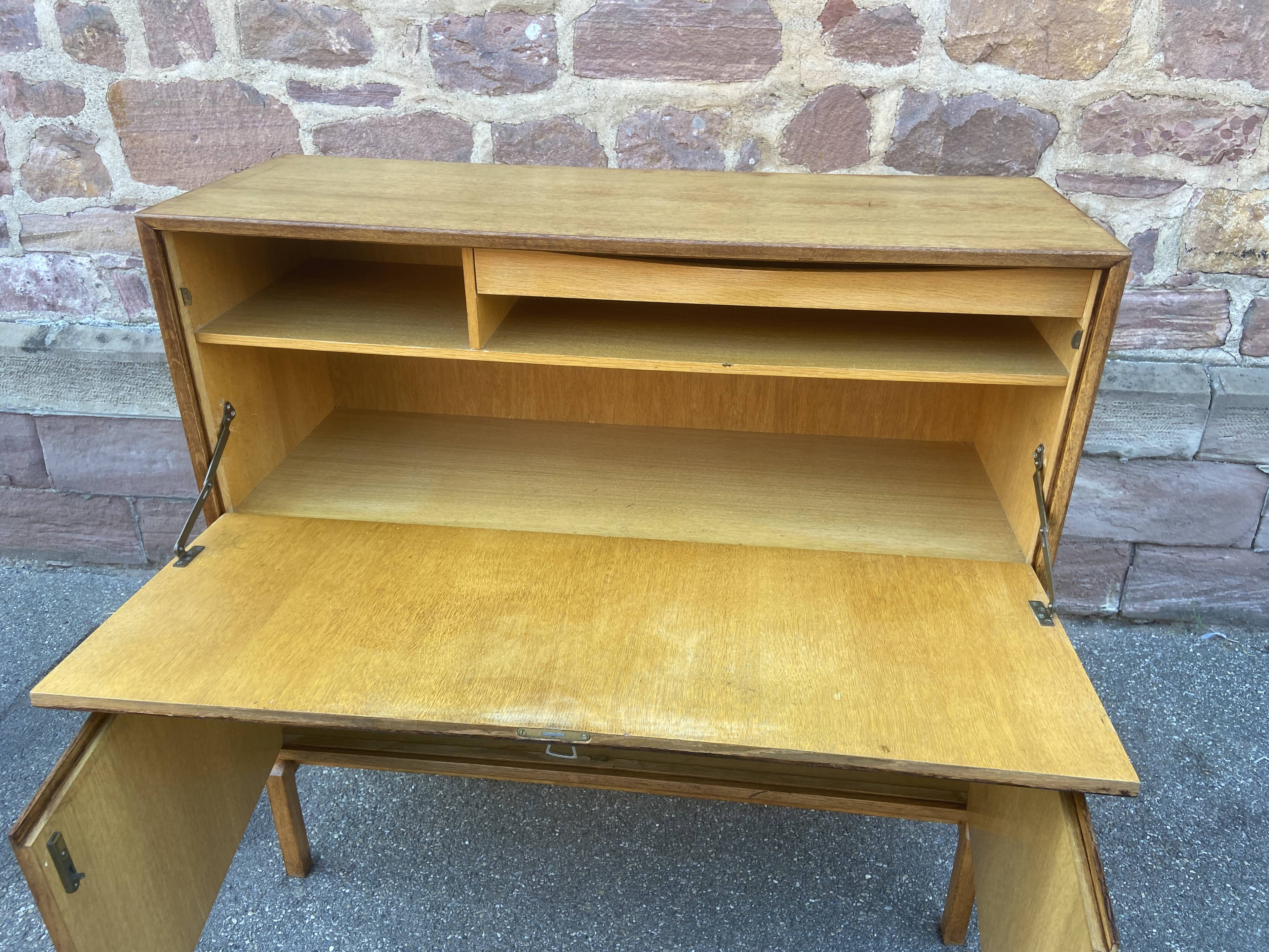 Scandinavian secretary