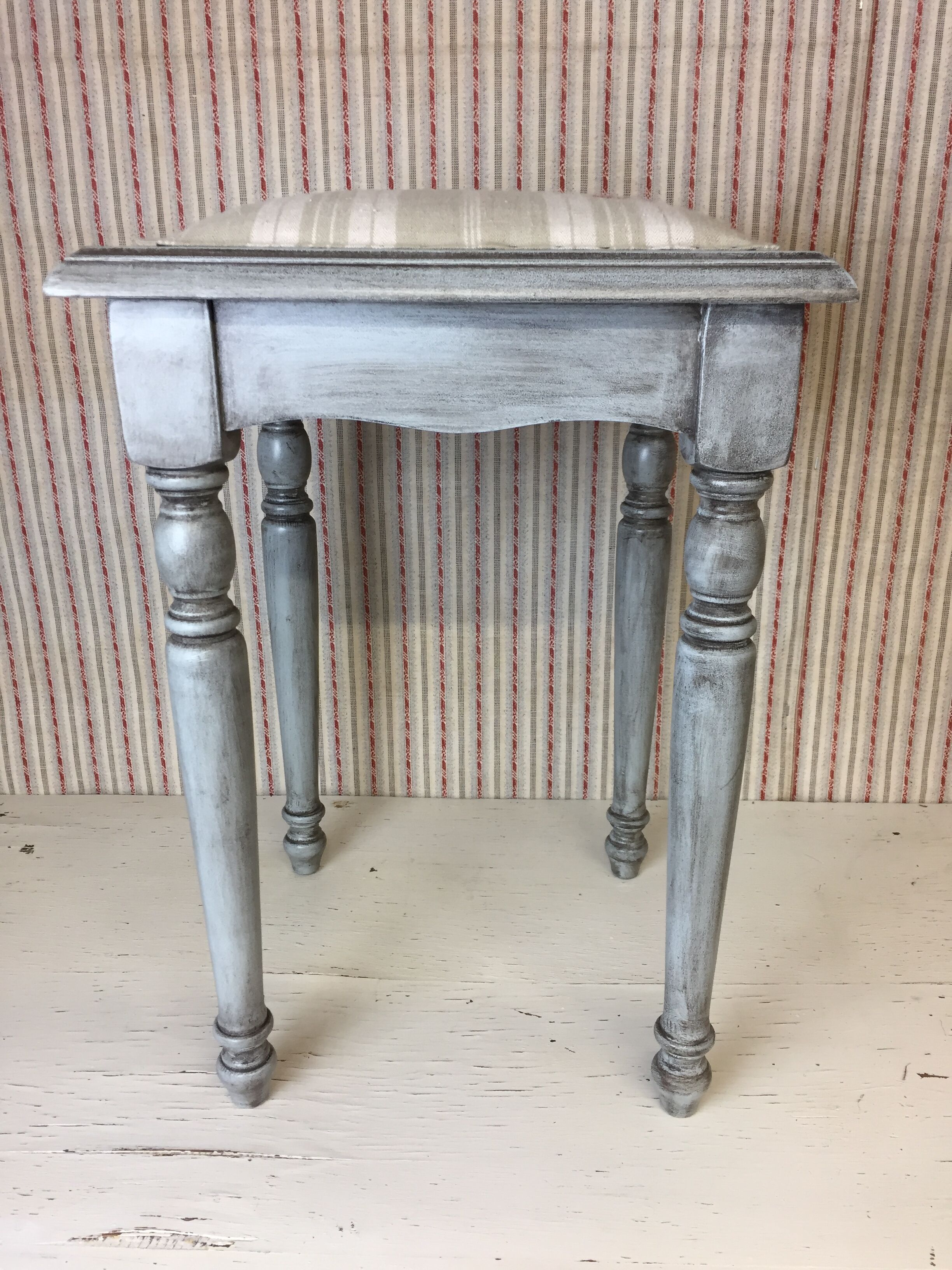 Tabouret bois et toile à matelas