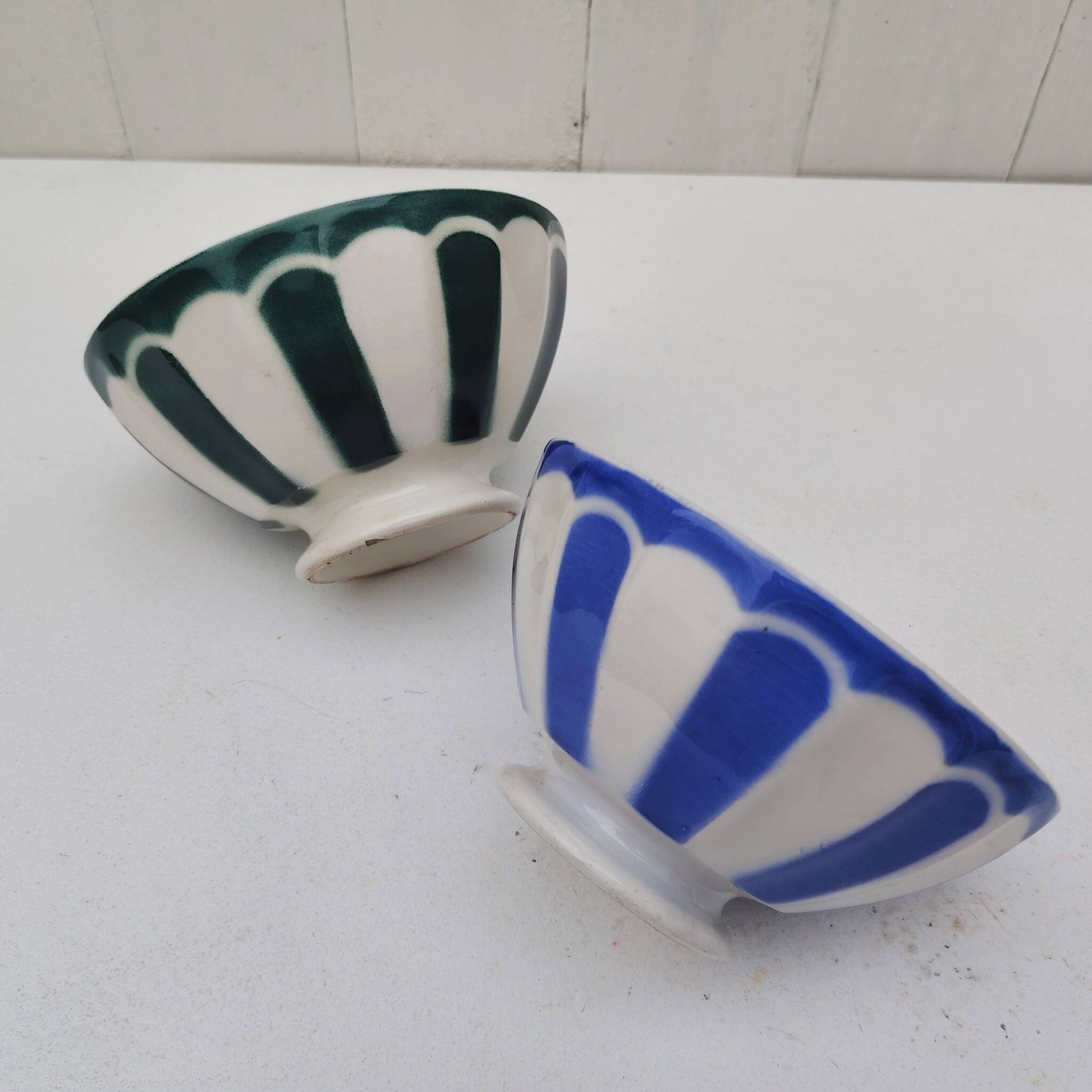 Pair of bowls, Sarreguemines earthenware, geometric design.