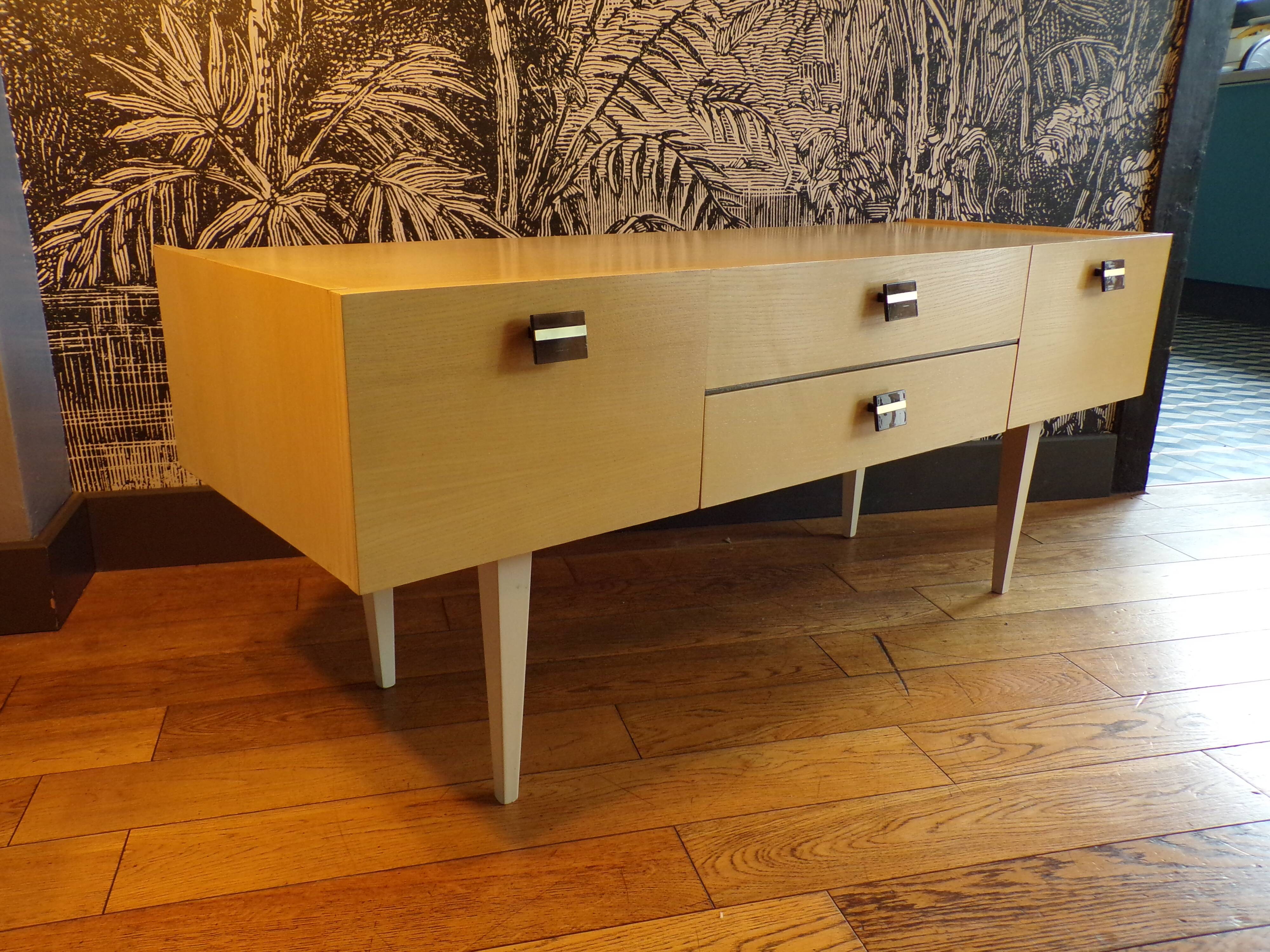 Enfilade vintage en bois blanchi