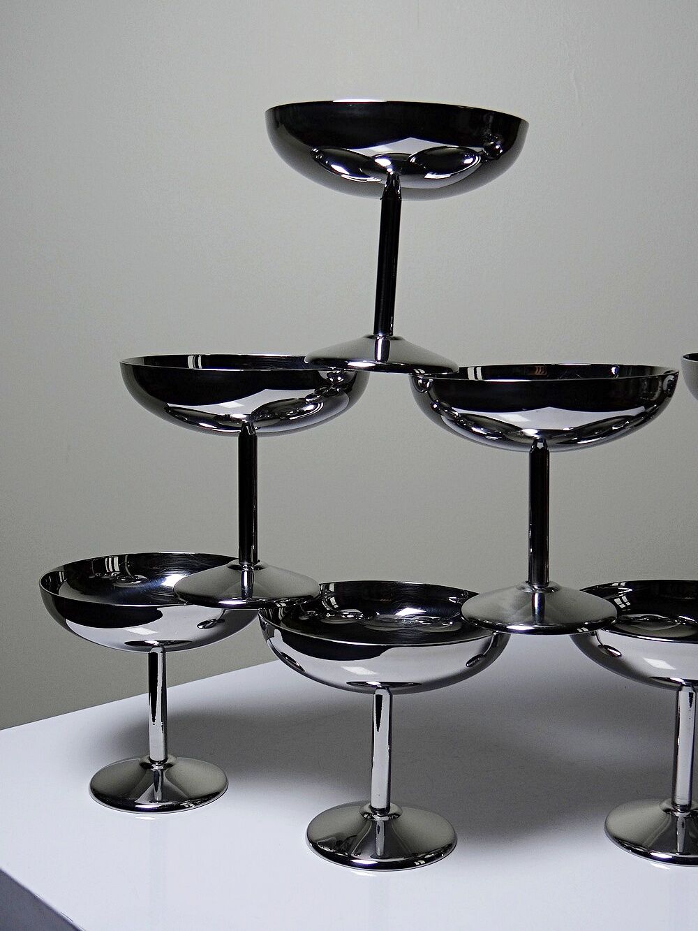 8 vintage dessert bowls on a pedestal in stainless steel in the style of Guy Degrenne.