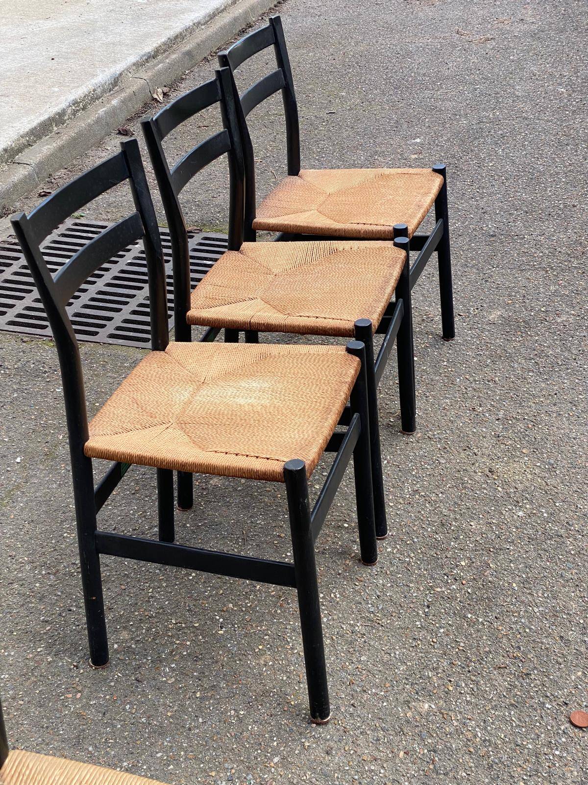 4 chaises scandinaves italiennes Gessef noires bois massif et cordage