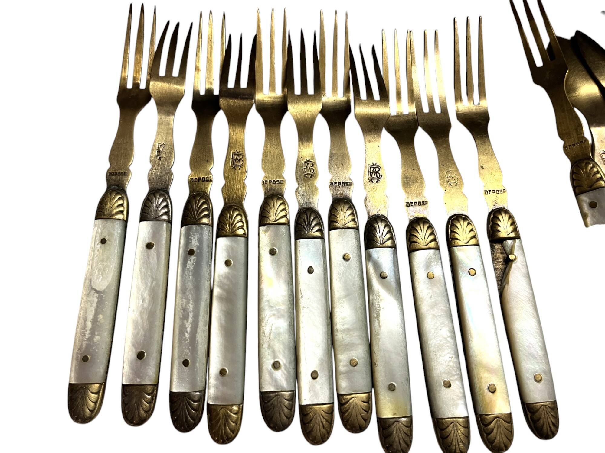 Tableware, 34 dessert cutlery sets with mother-of-pearl handles, early 20th century