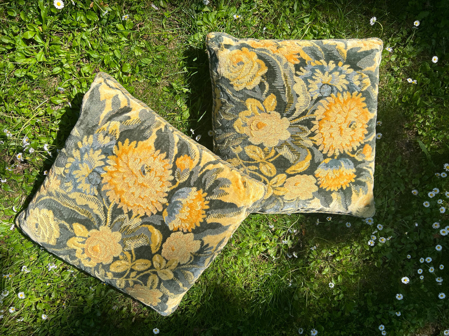 Set of vintage cushions