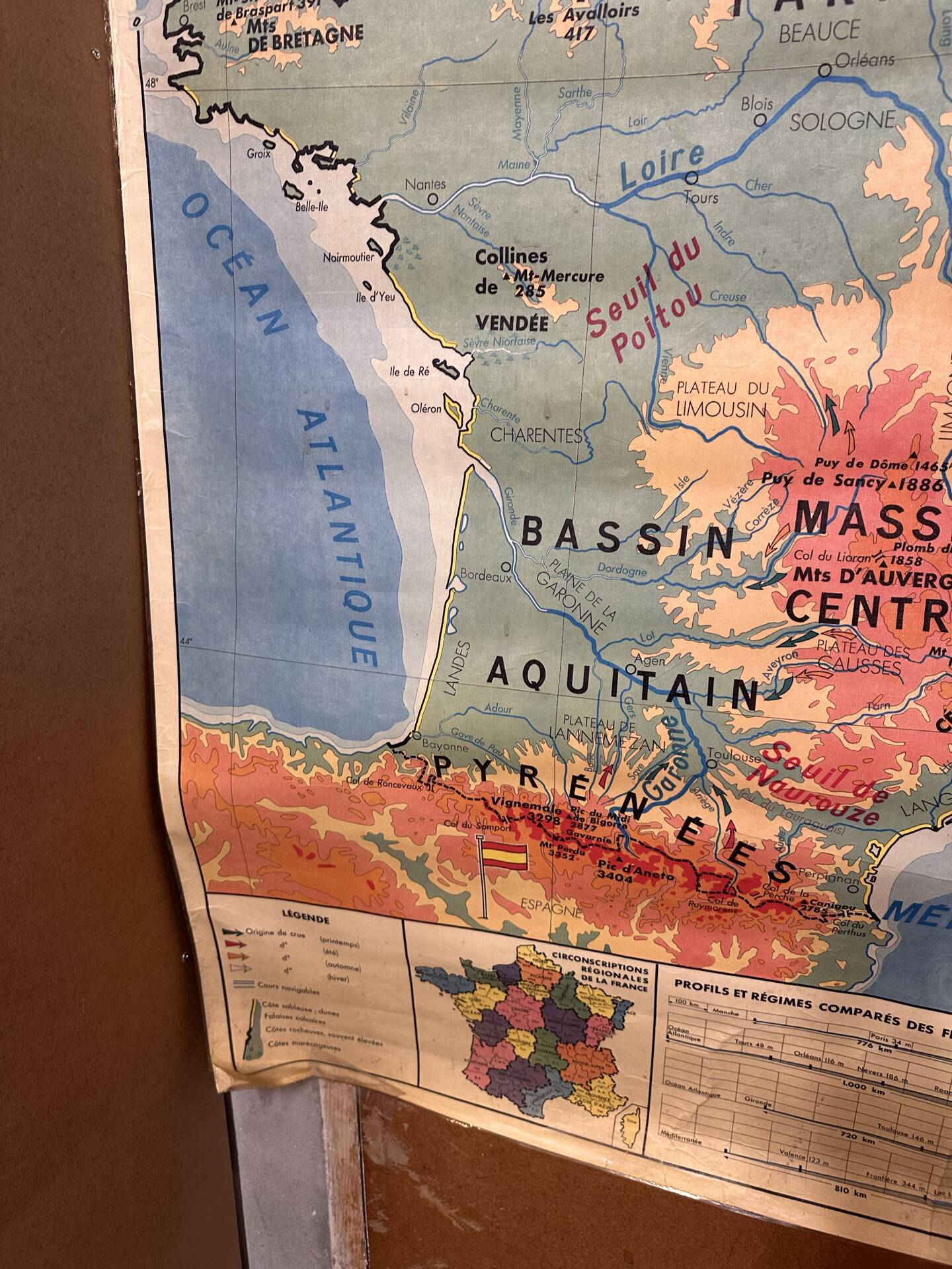 Grande carte d’école vintage