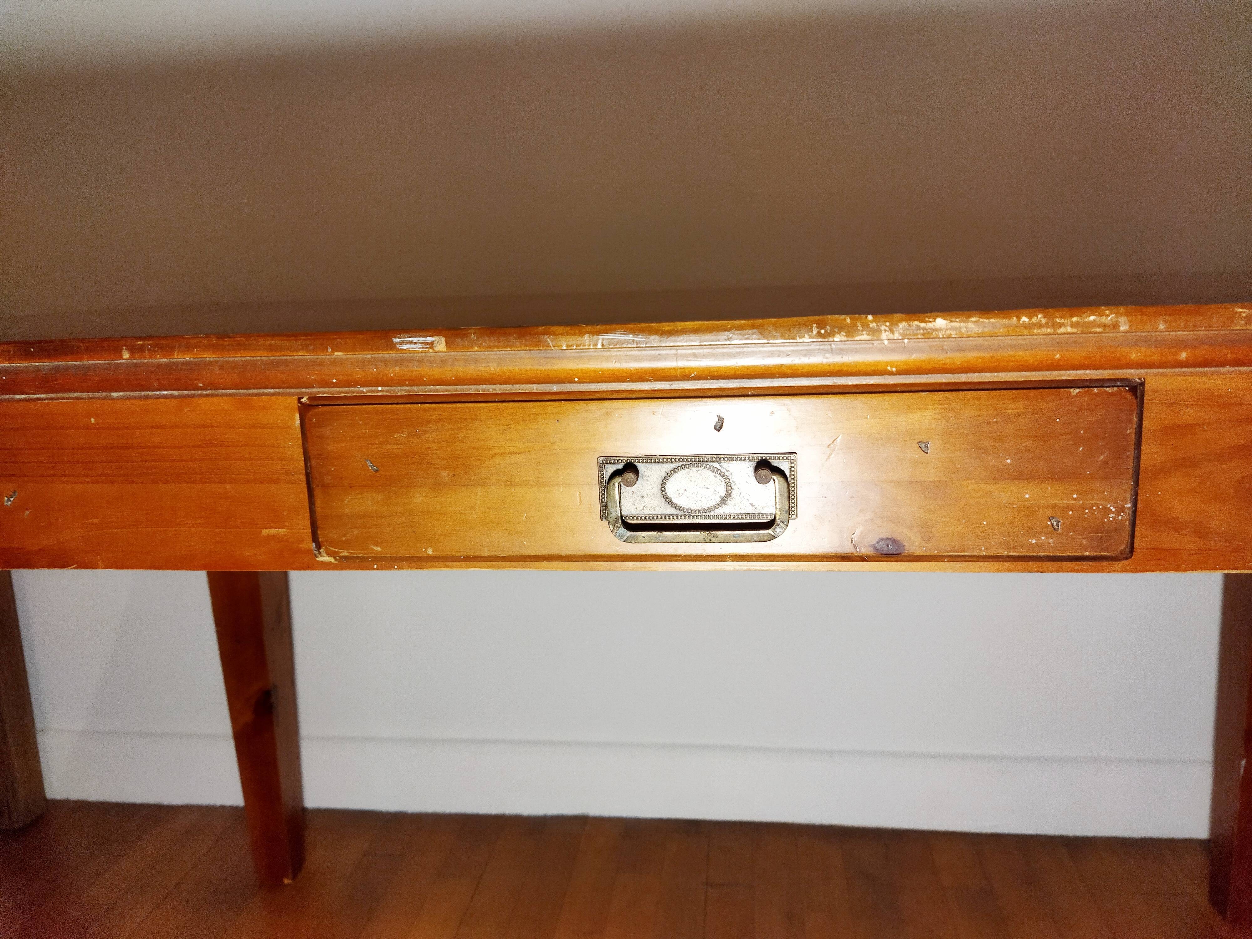 Table feet spindles