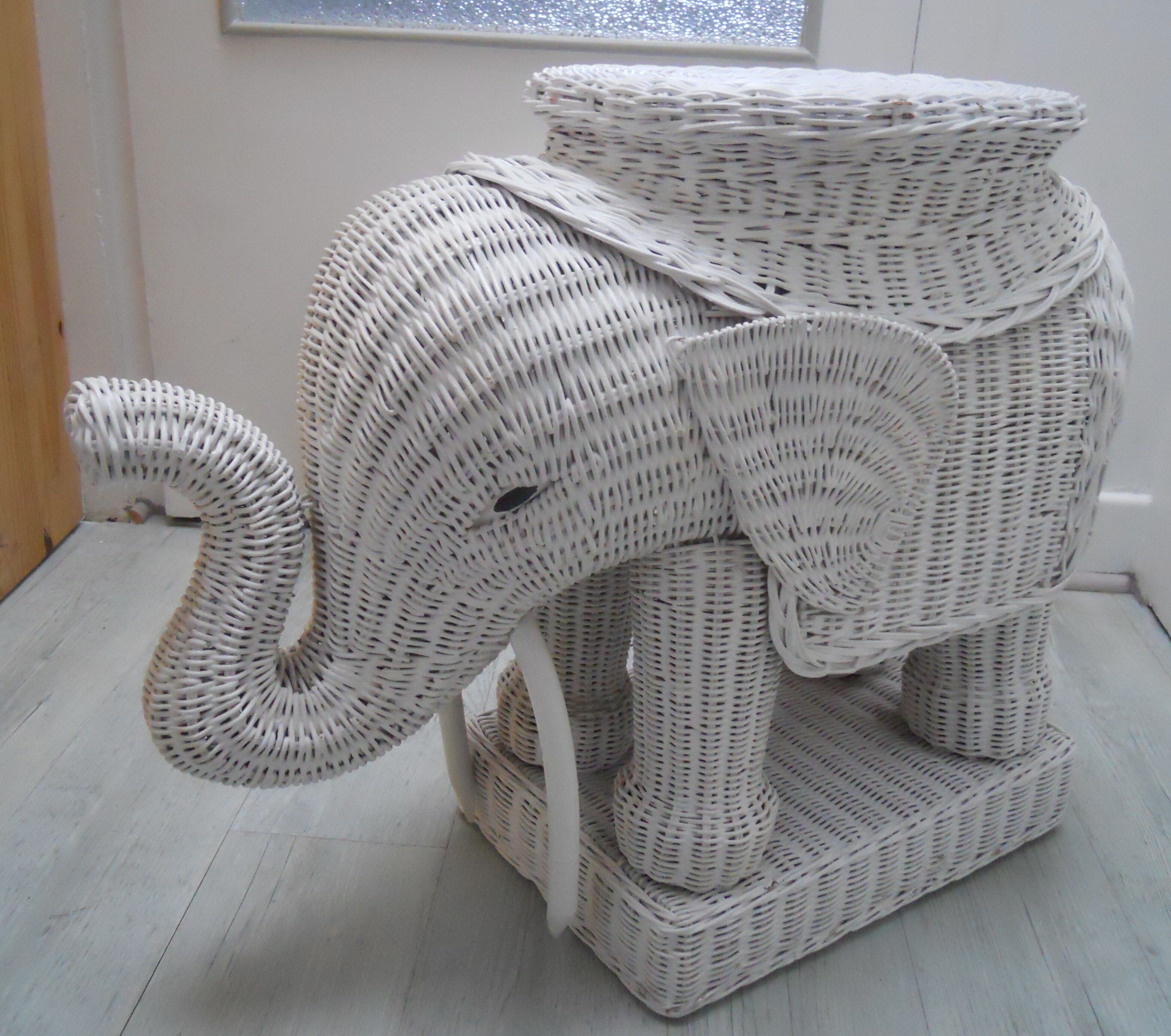 Rattan side table elephant