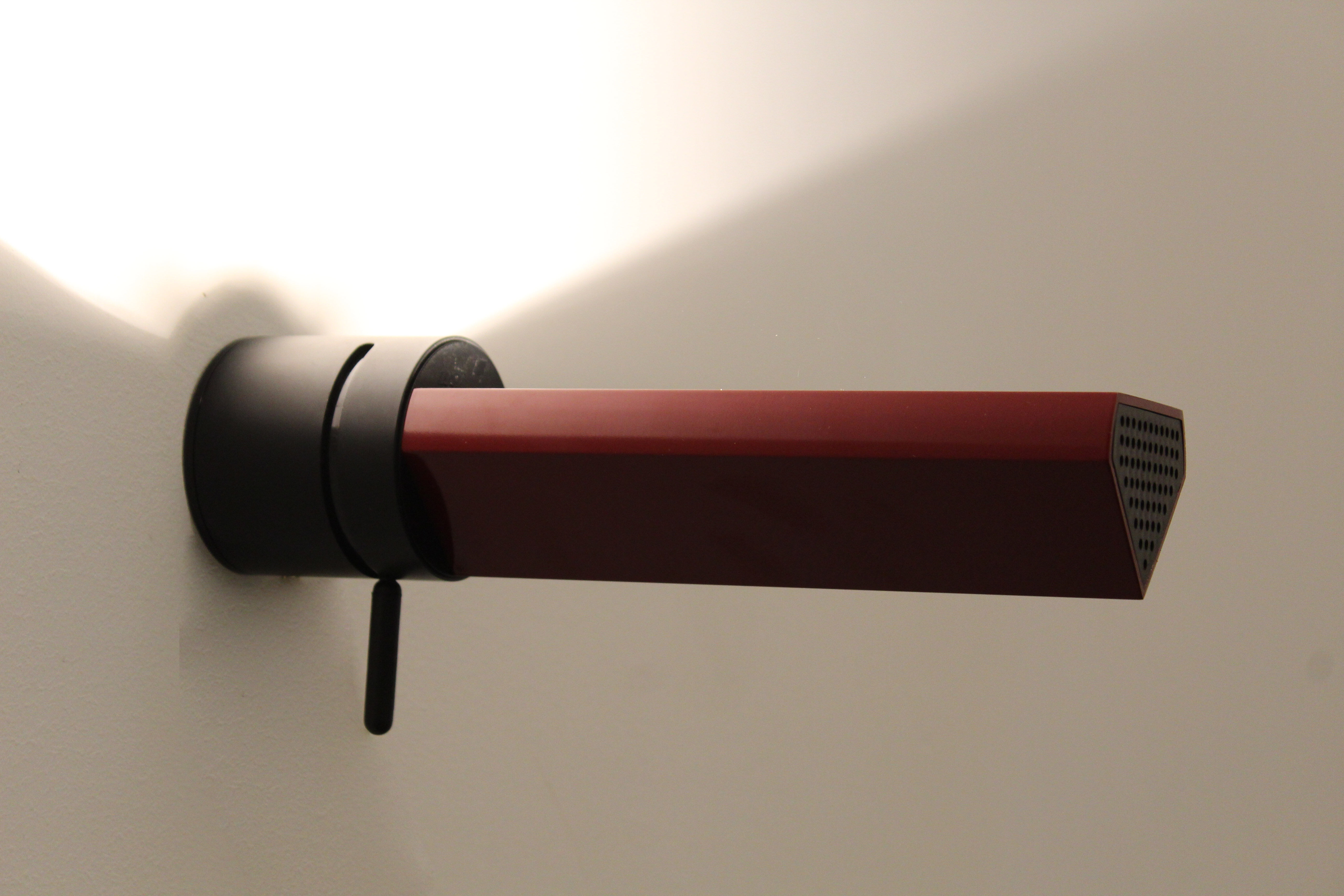 Tritico wall lamp Caltha designer Gianfranco Frattini lacquered in burgundy color, Italy 80's