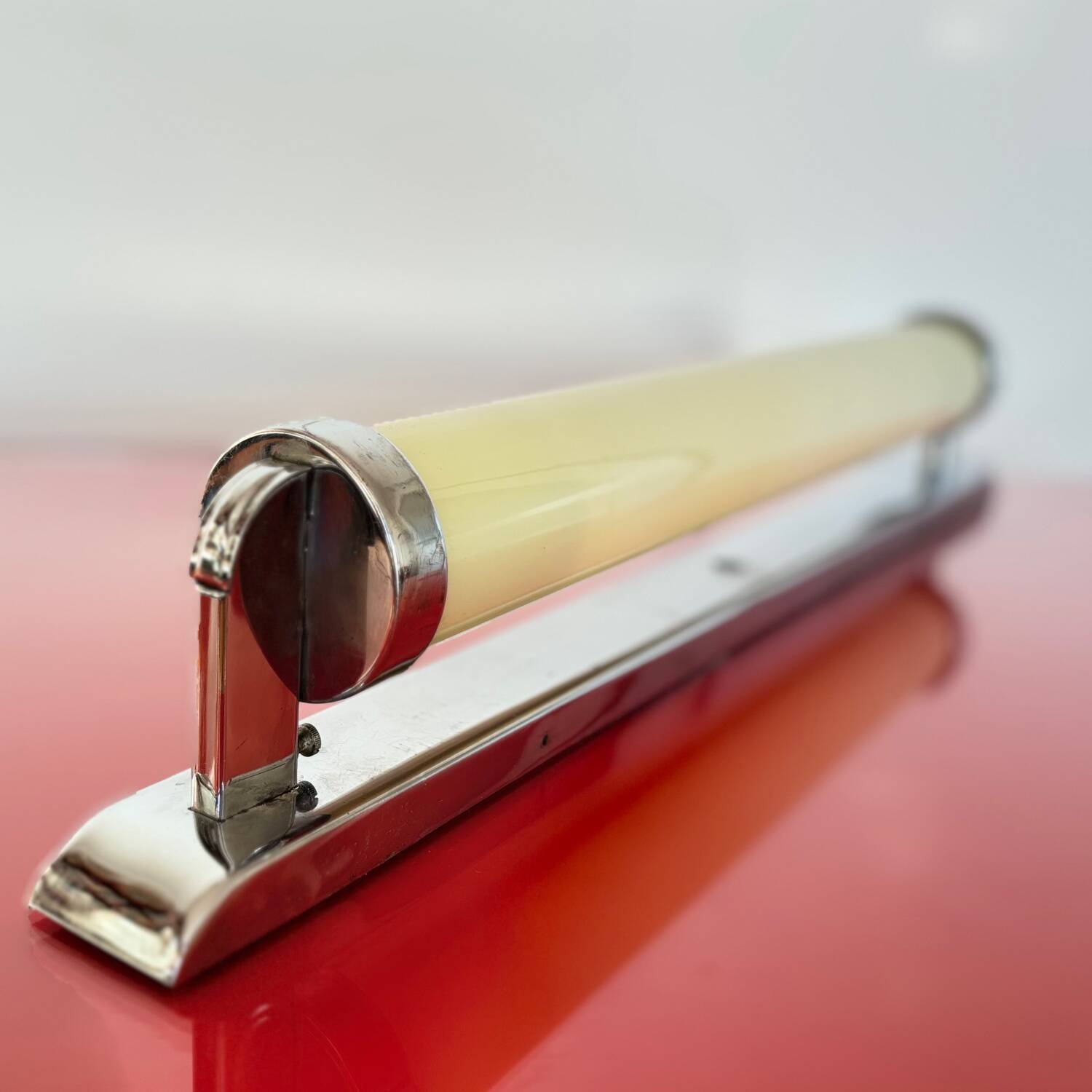 Applique fonctionnaliste, tube en verre 50 cm, par Napako, Tchécoslovaquie