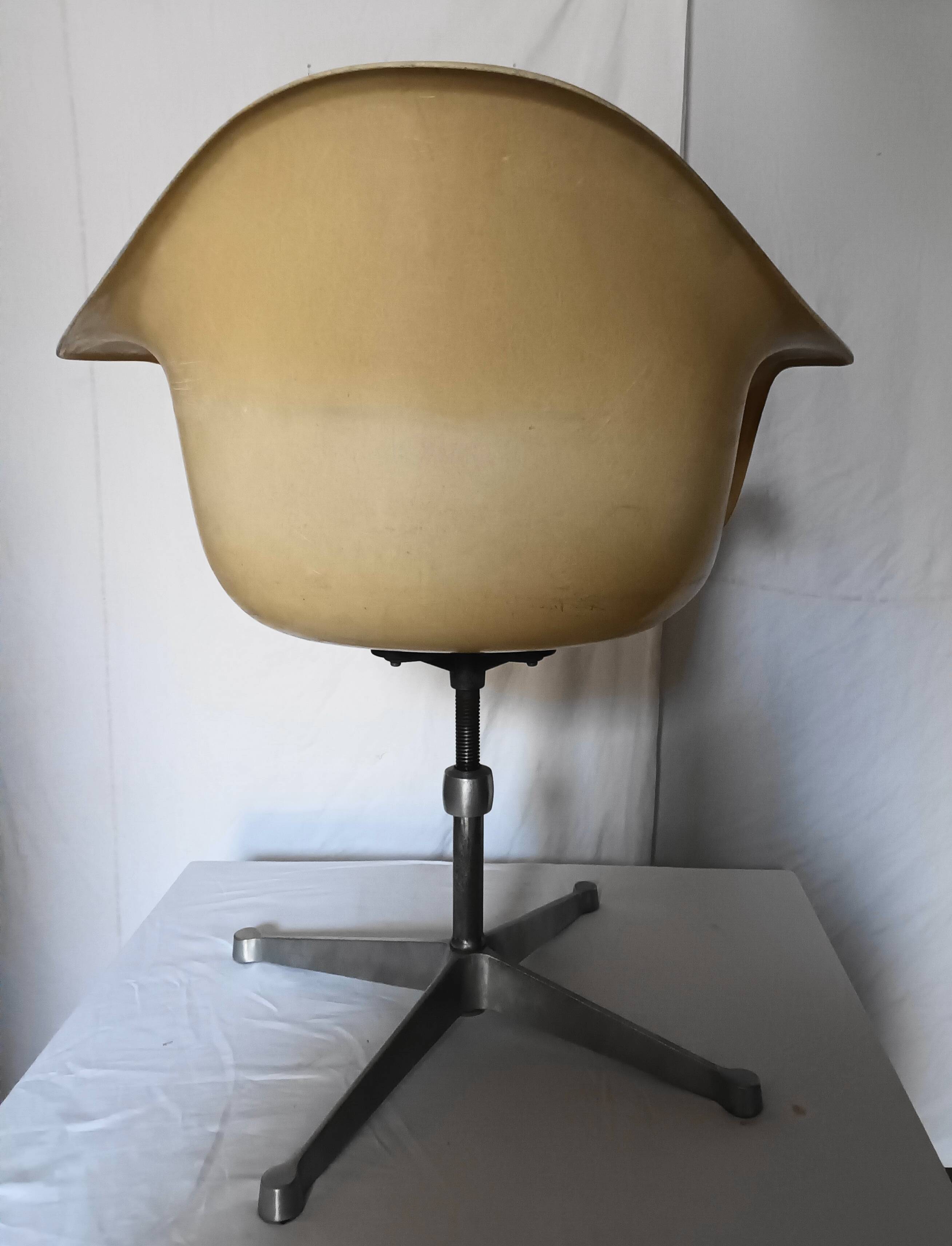 Fauteuil de bureau de Charles et Ray Eames pour Herman Miller des années 60