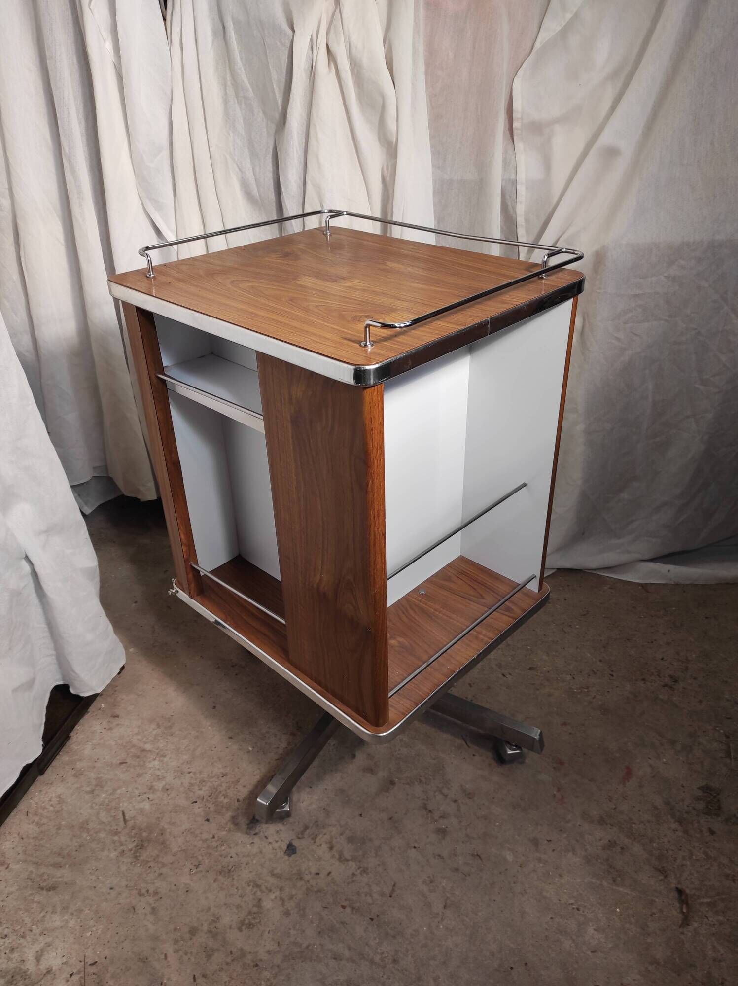 Meuble de métier chevet d'hôpital, d'infirmière en formica