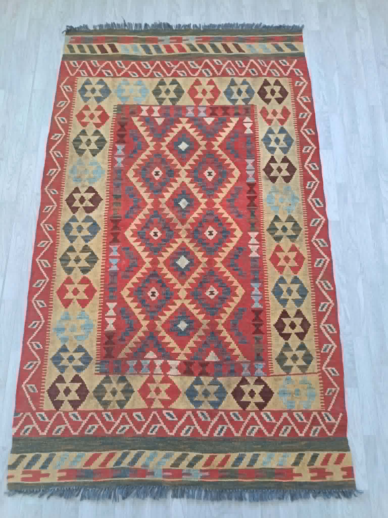 Handmade Persian Gashqaï carpet