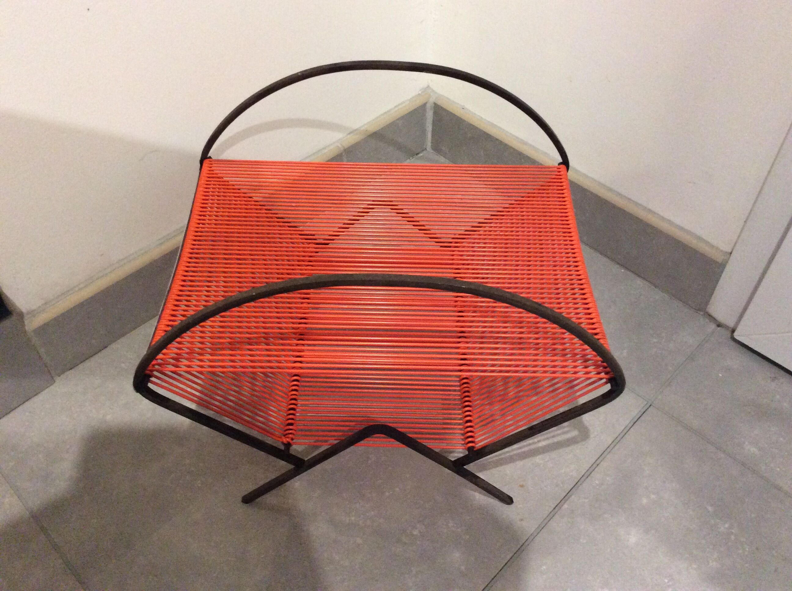 Range vinyls in orange scoubidou from the 50s 60s