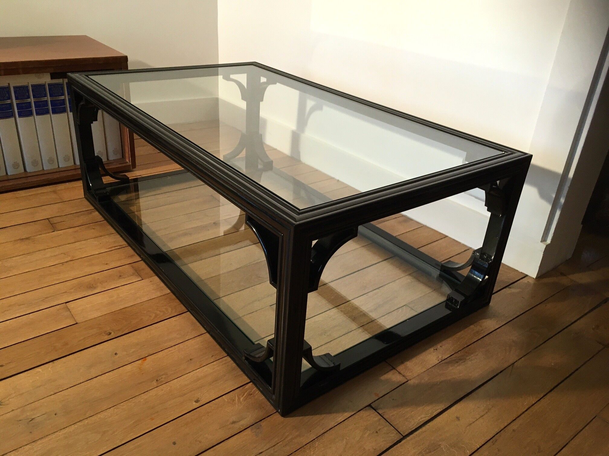 Table basse moderne d'inspiration industrielle