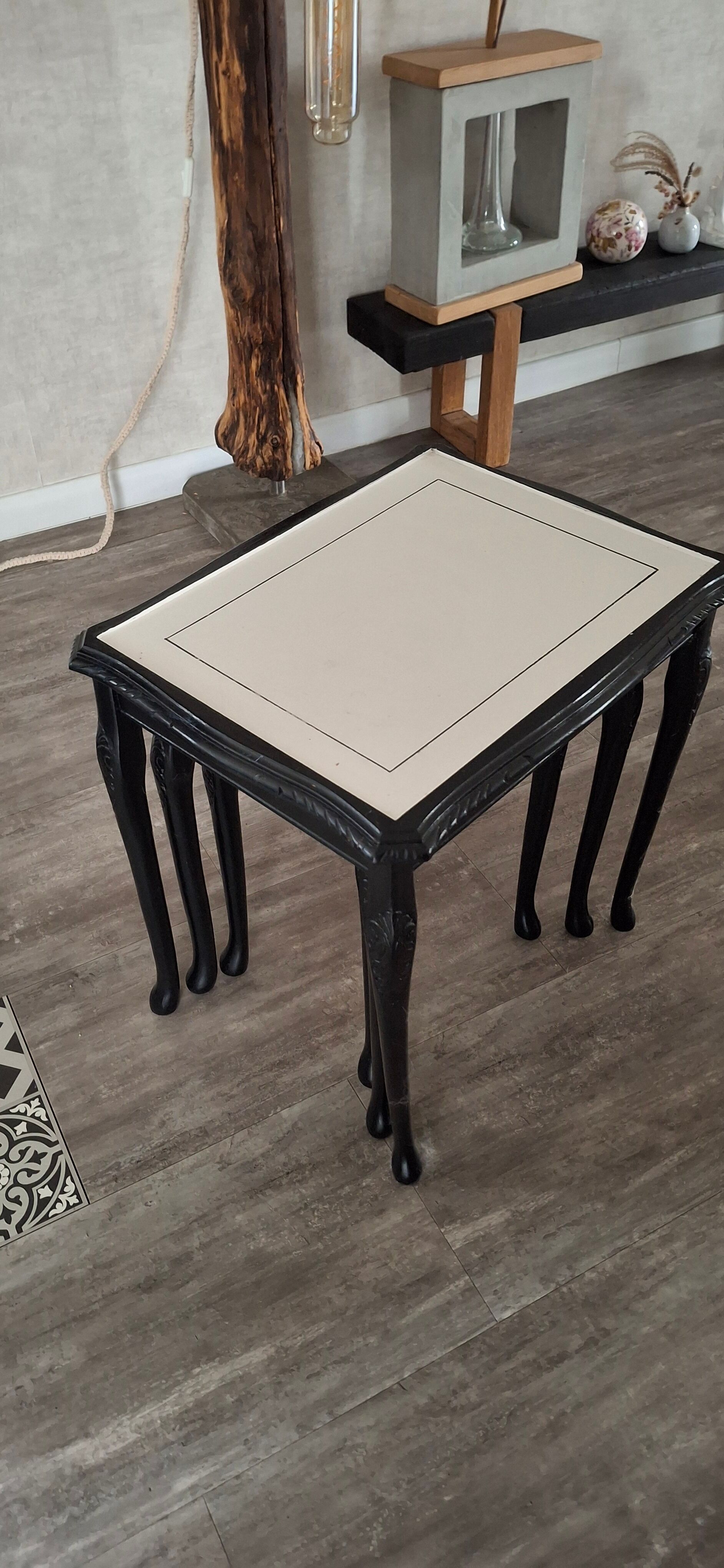 Tables gigognes