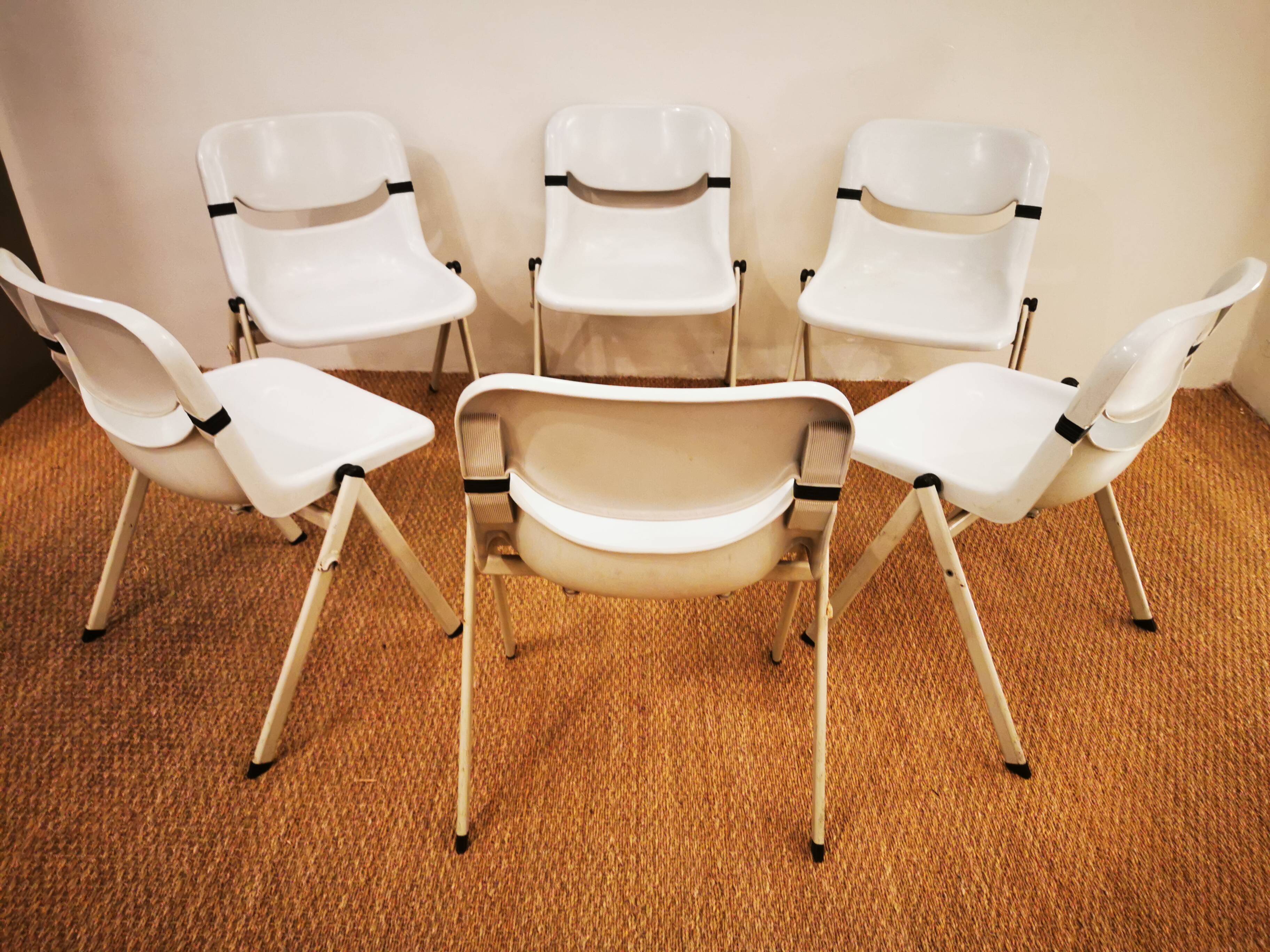 Suite de 6 chaises DORSAL par E. Ambas & G. Pirelli