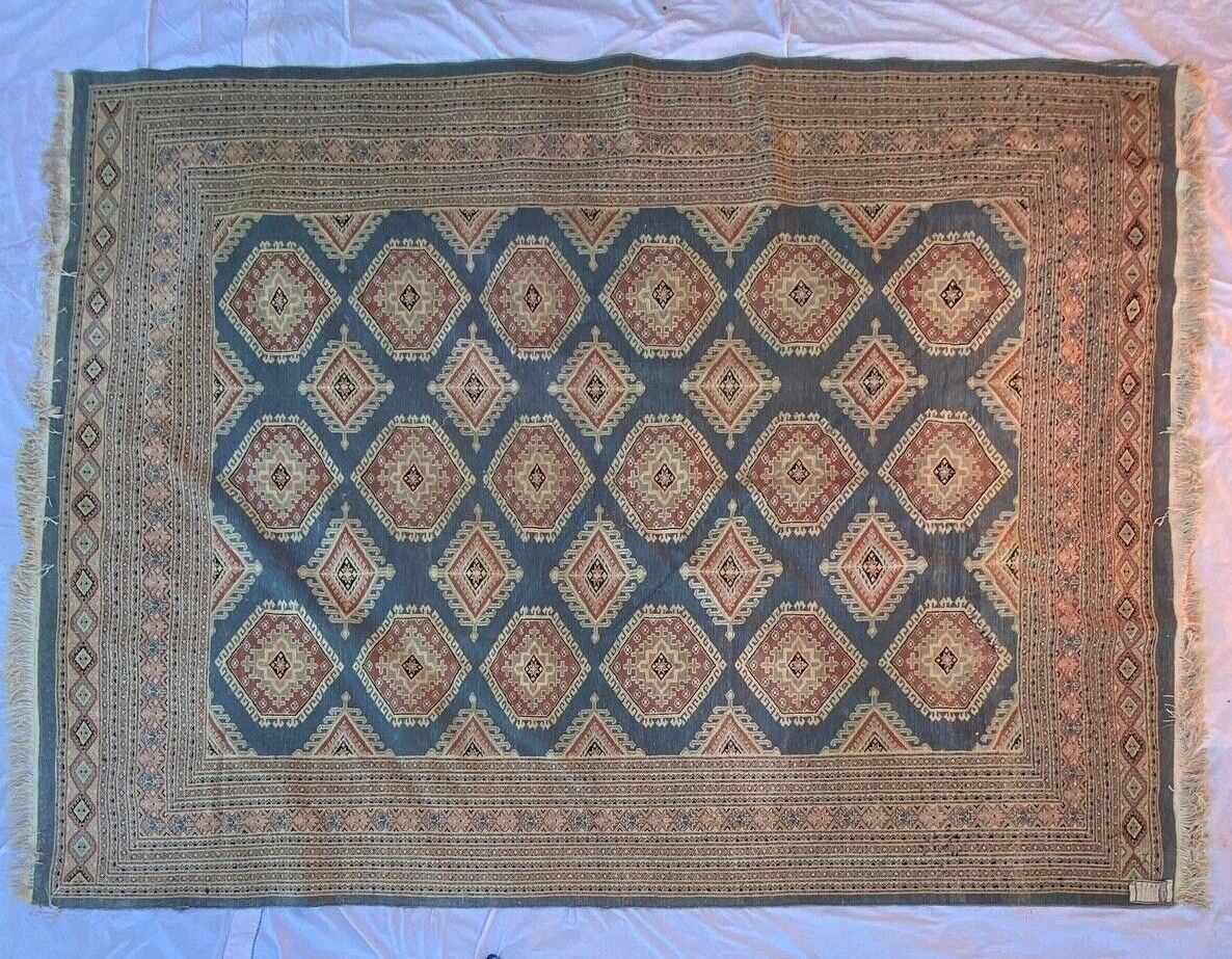 Tapis oriental fait main xxeme fond bleu 307 cm x 222 cm