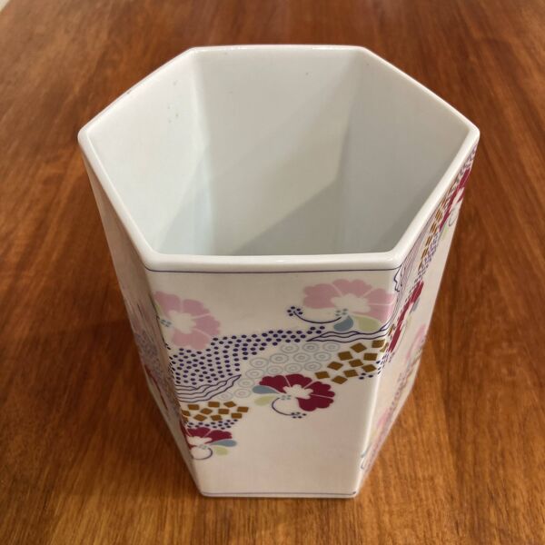 Ensemble de cinq céramiques design scandinave.