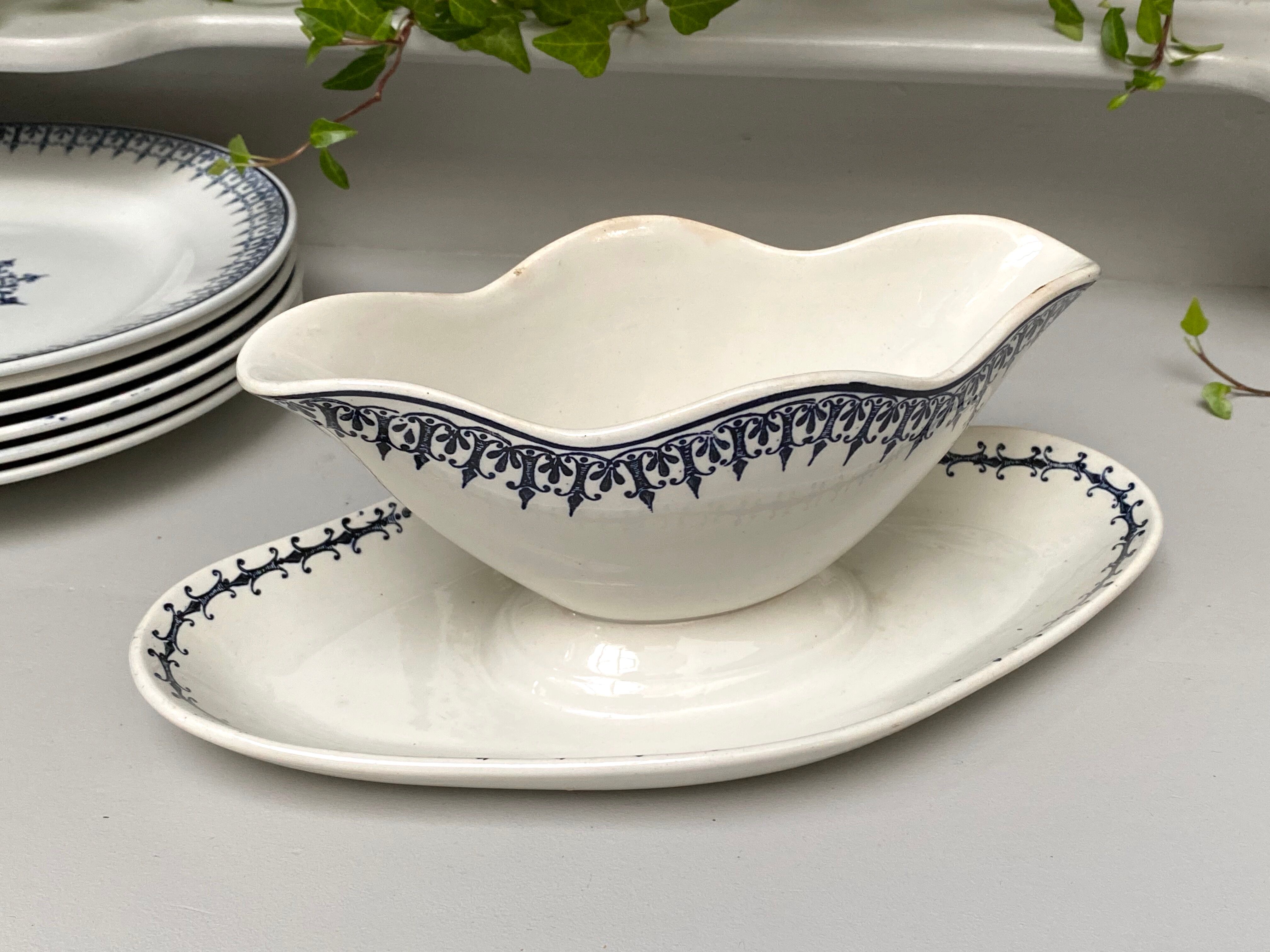 Saucière faience of St Amand