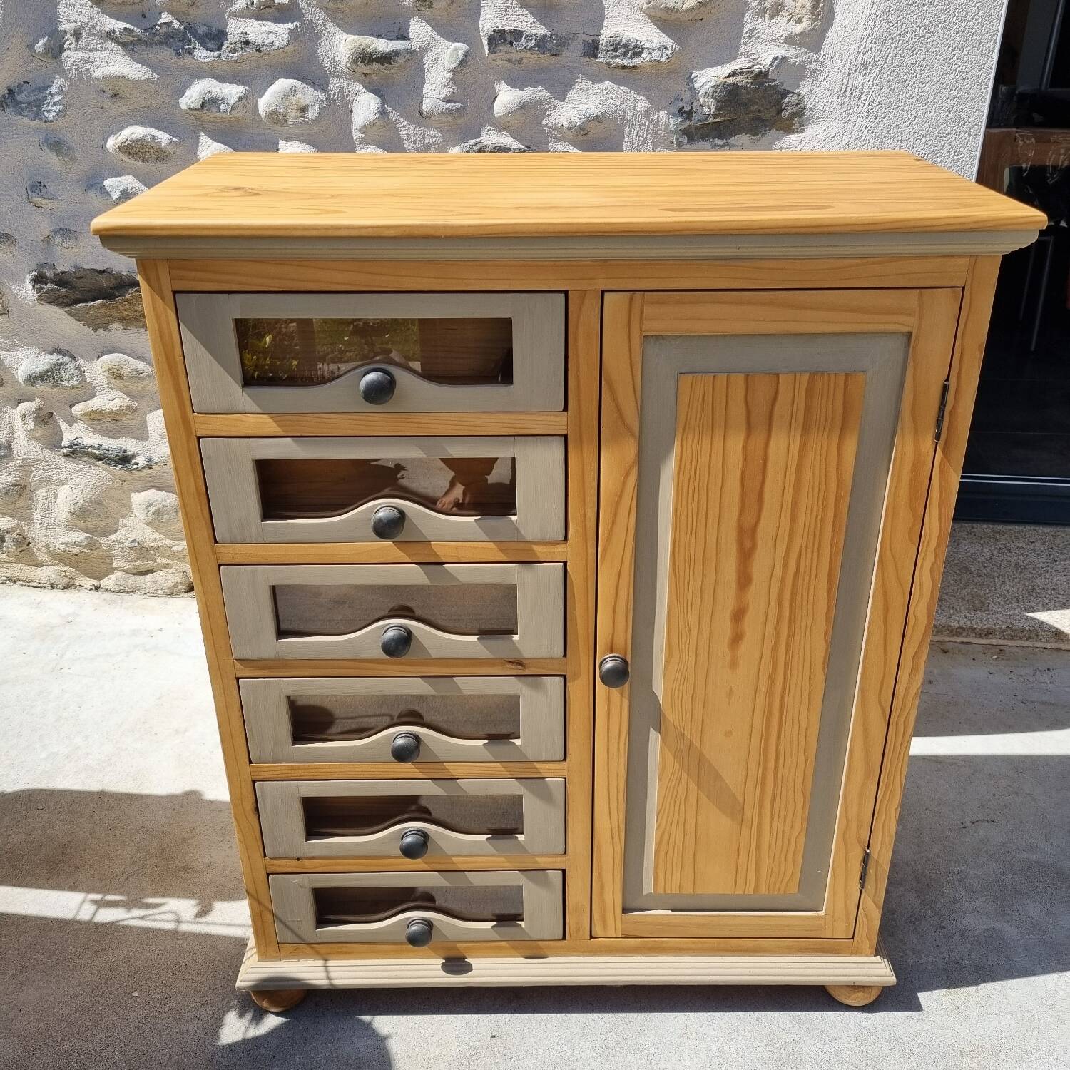 Grain merchant-style furniture with 6 drawers and a cupboard.