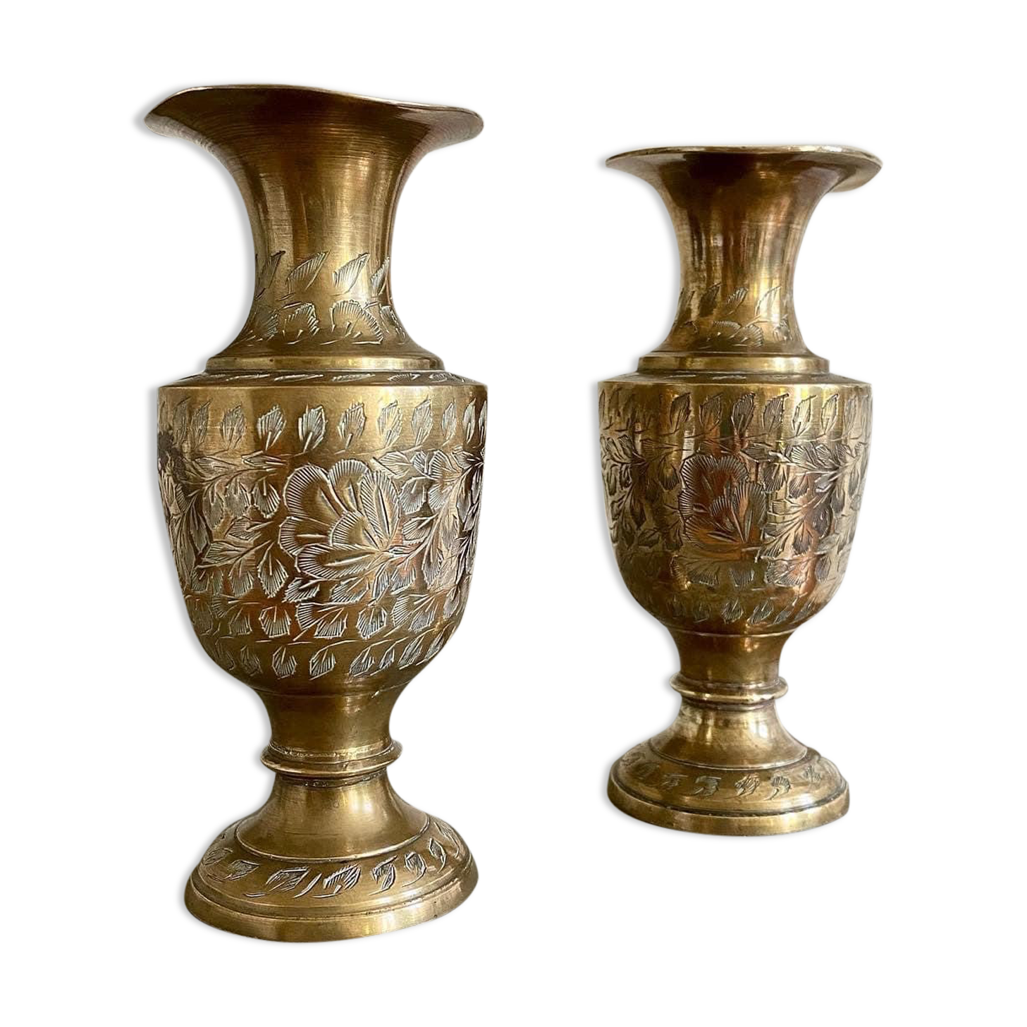 Lot de deux vases en laiton