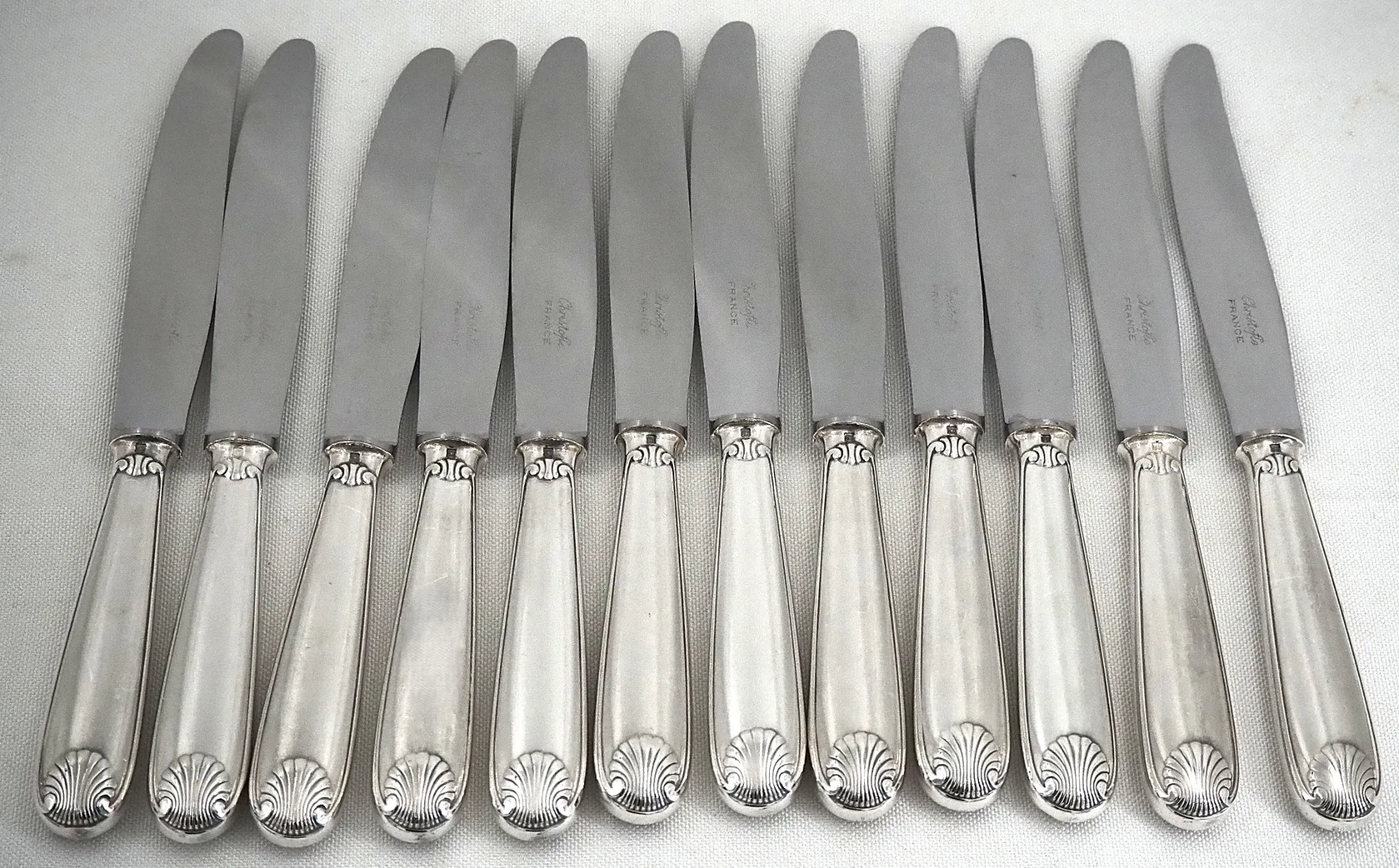 Christofle Vendôme Shell, cutlery set 49 pieces, silver-plated knives.