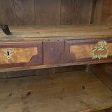 Wedding wardrobe of the Bressan country in walnut and walnut magnifying glass dated 1850