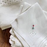 Embroidered tablecloth and 12 vintage napkins
