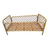 Lit enfant ou bébé vintage en rotin
