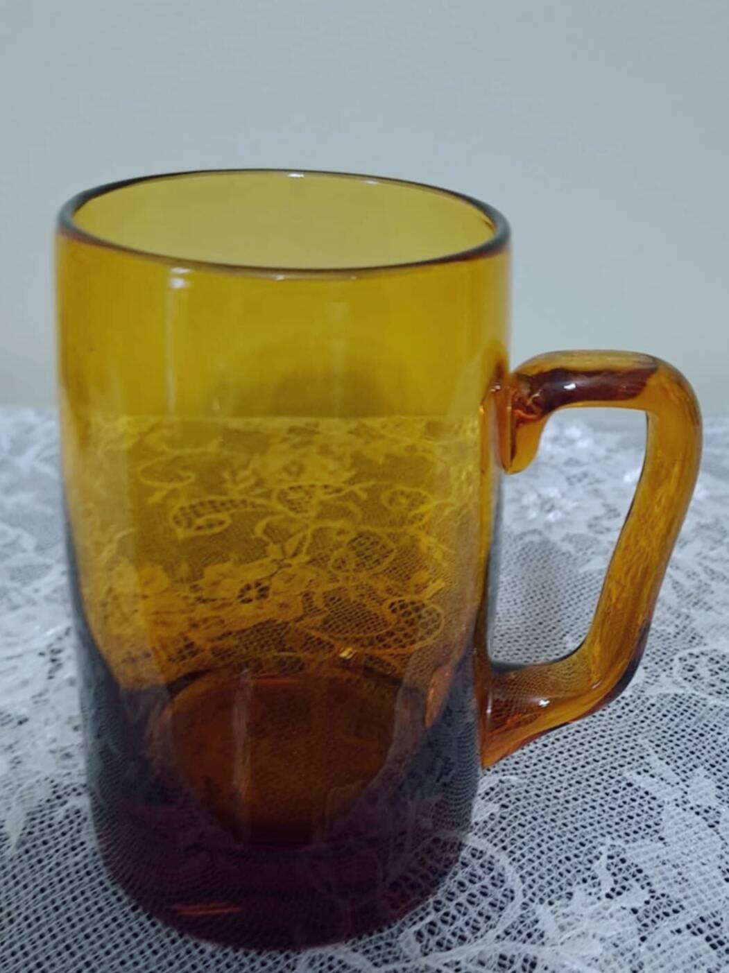 4 amber glass cups