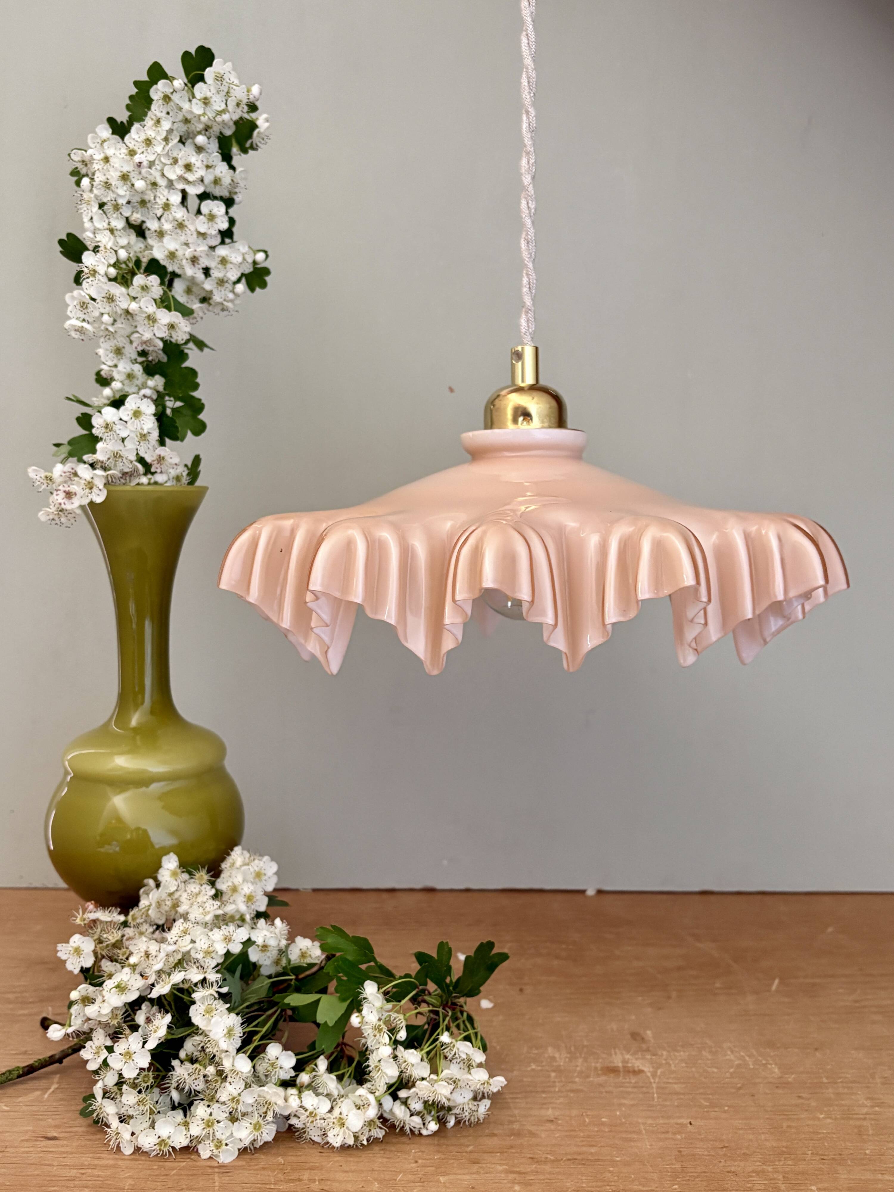 Suspension abat-jour vintage en opaline rose
