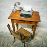 Articulated aluminum desk lamp