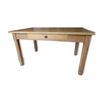 Table bureau
