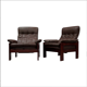 Pair of armchairs and ottoman in leather, 1970