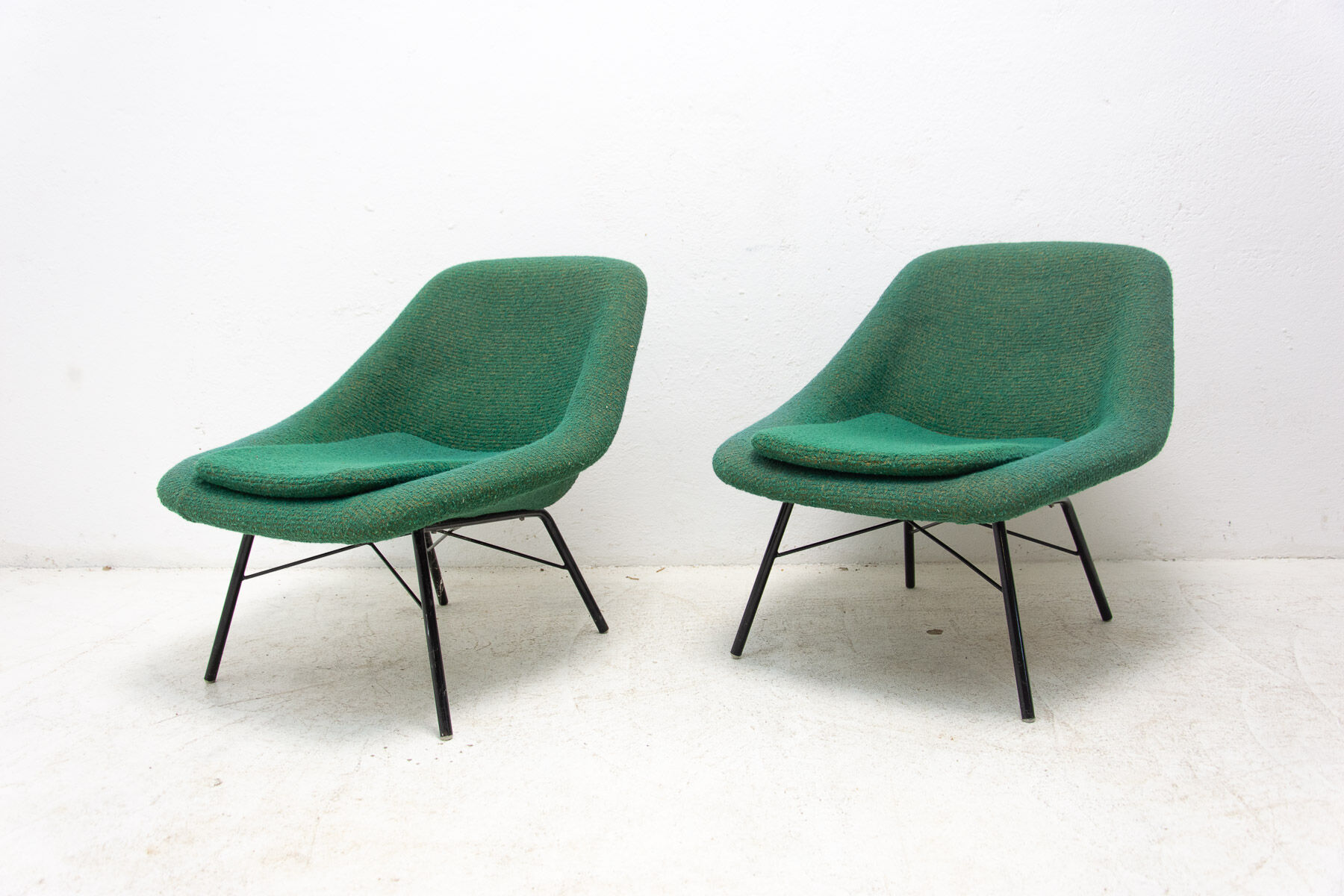 Pair of midcentury lounge chairs by Magda Sépová, produced by TON, 1960´s