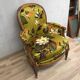 Fauteuil Bergère à coussin de style louis XVI retravaillee
