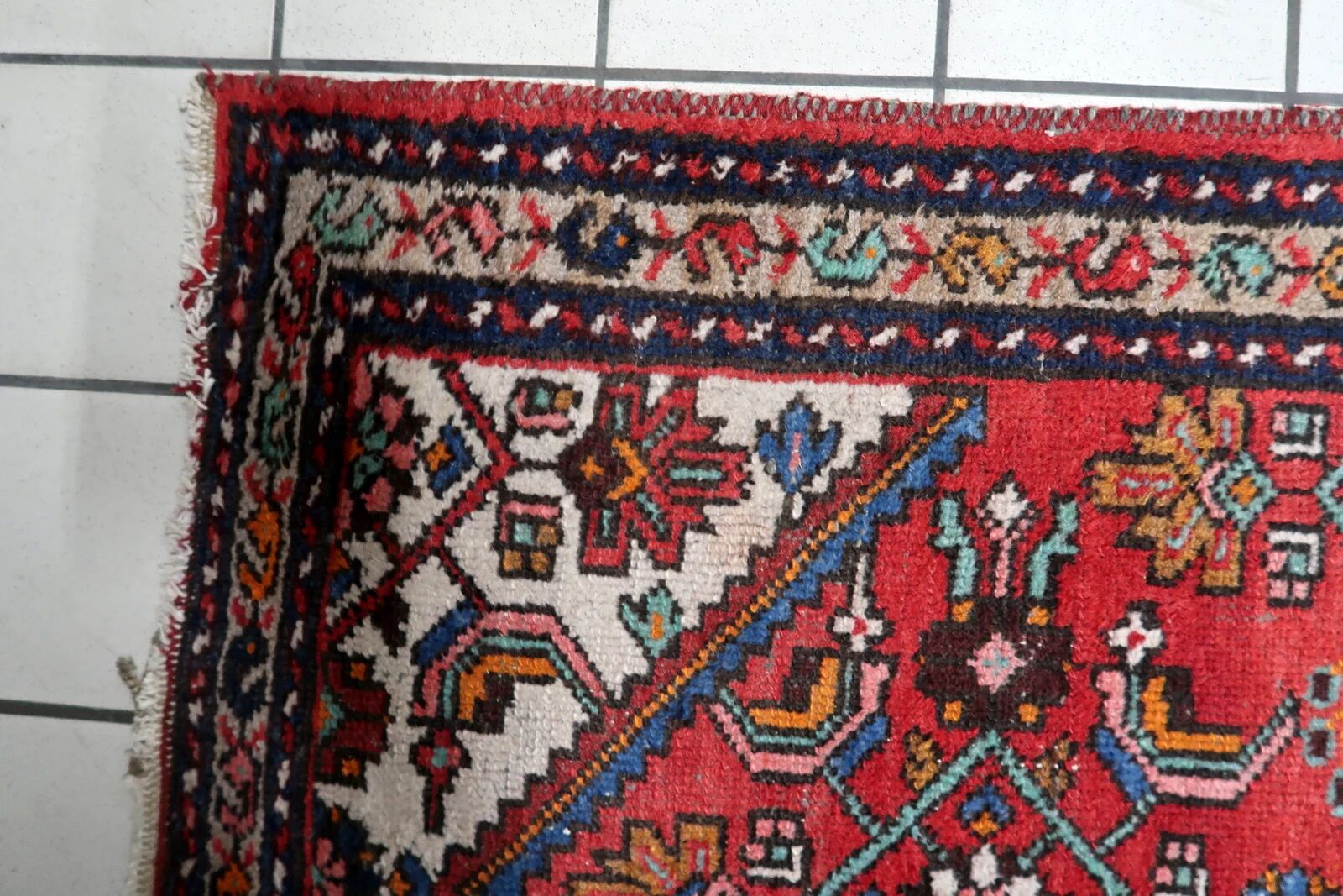 1920s Handmade Vintage Wool Medallion Rug, Red, 93 × 202 cm - 1C1292
