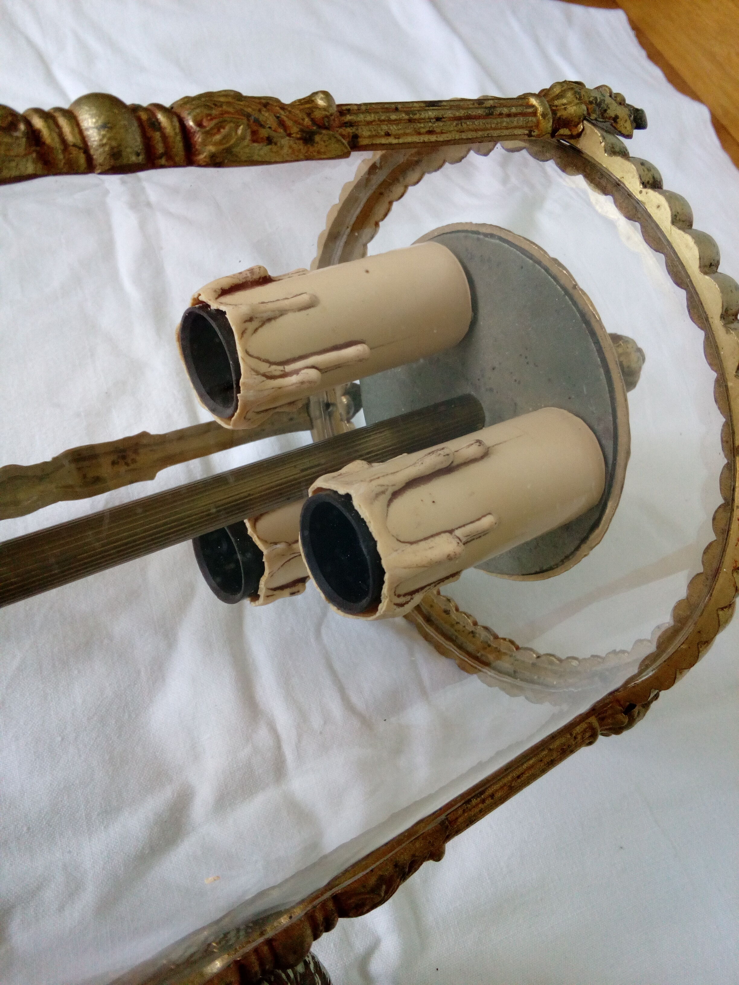 3-light suspension lantern with bulging glass