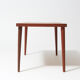 Table basse scandinave en teck et tablette en cuivre