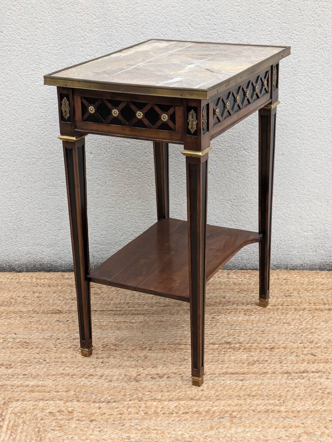 Table d'appoint style Louis XVI, marbre, début XXème, estampillée