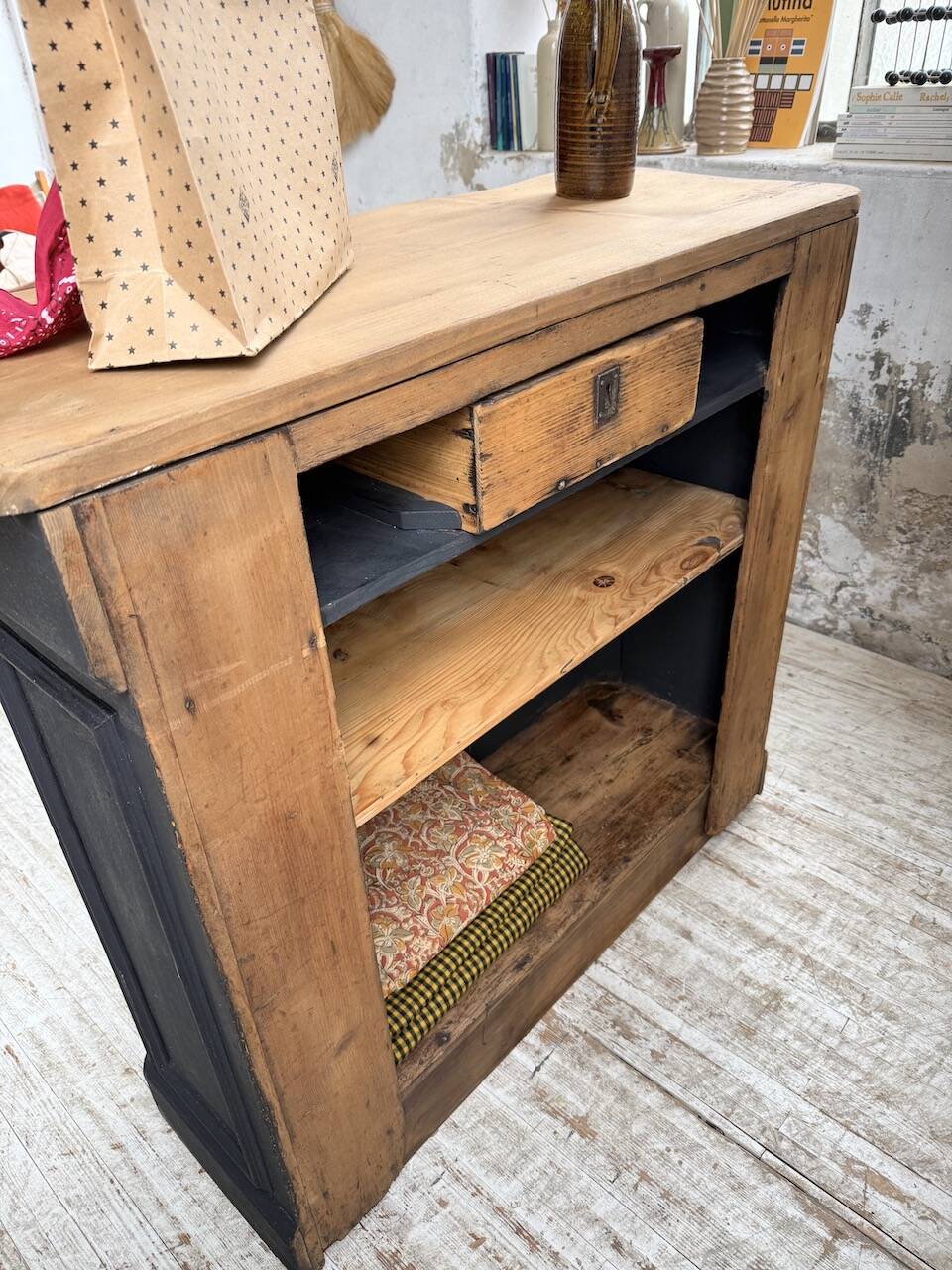 Floral 1920s trading counter