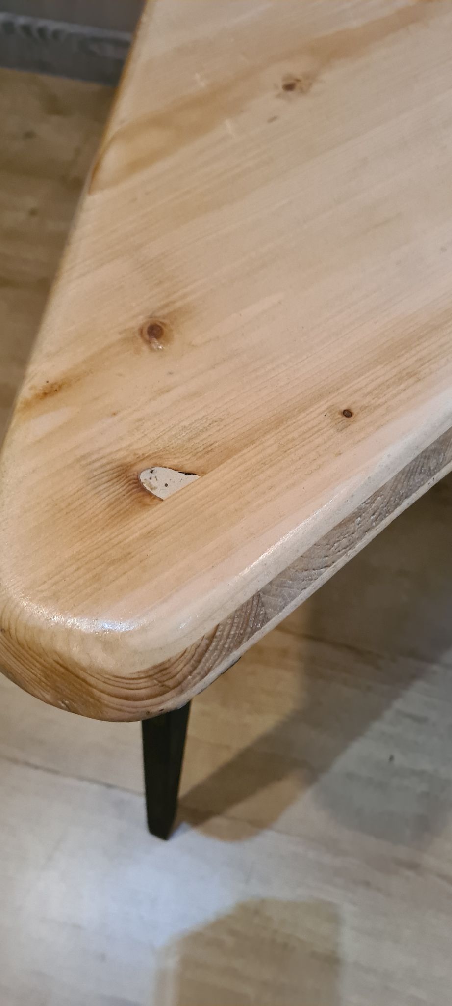 Table basse scadinave en pin massif collé non signé 100x35h 50